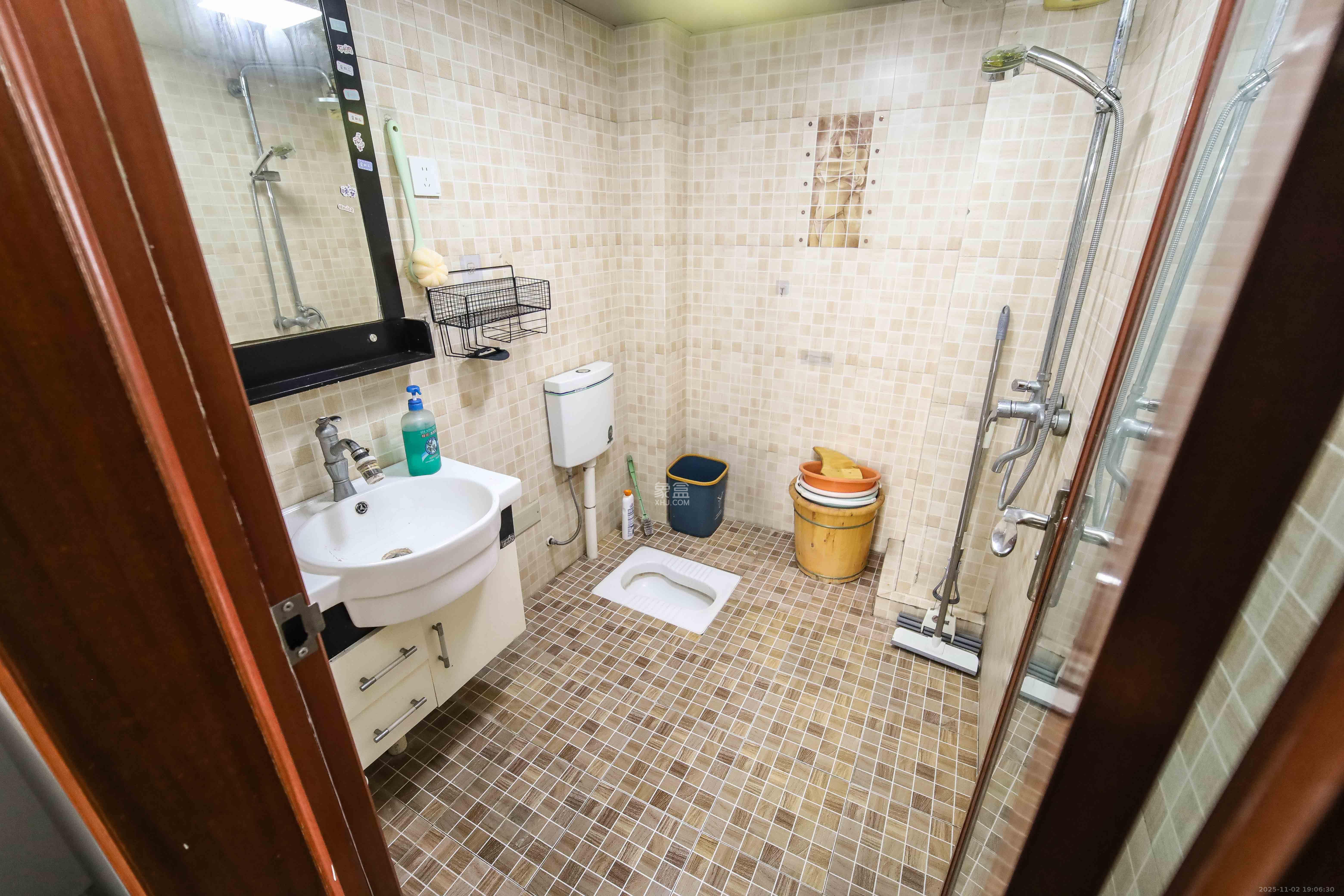 左岸右岸 1室1厅1卫 32.0万 左岸右岸 1室1厅1卫 32.0万卫生间