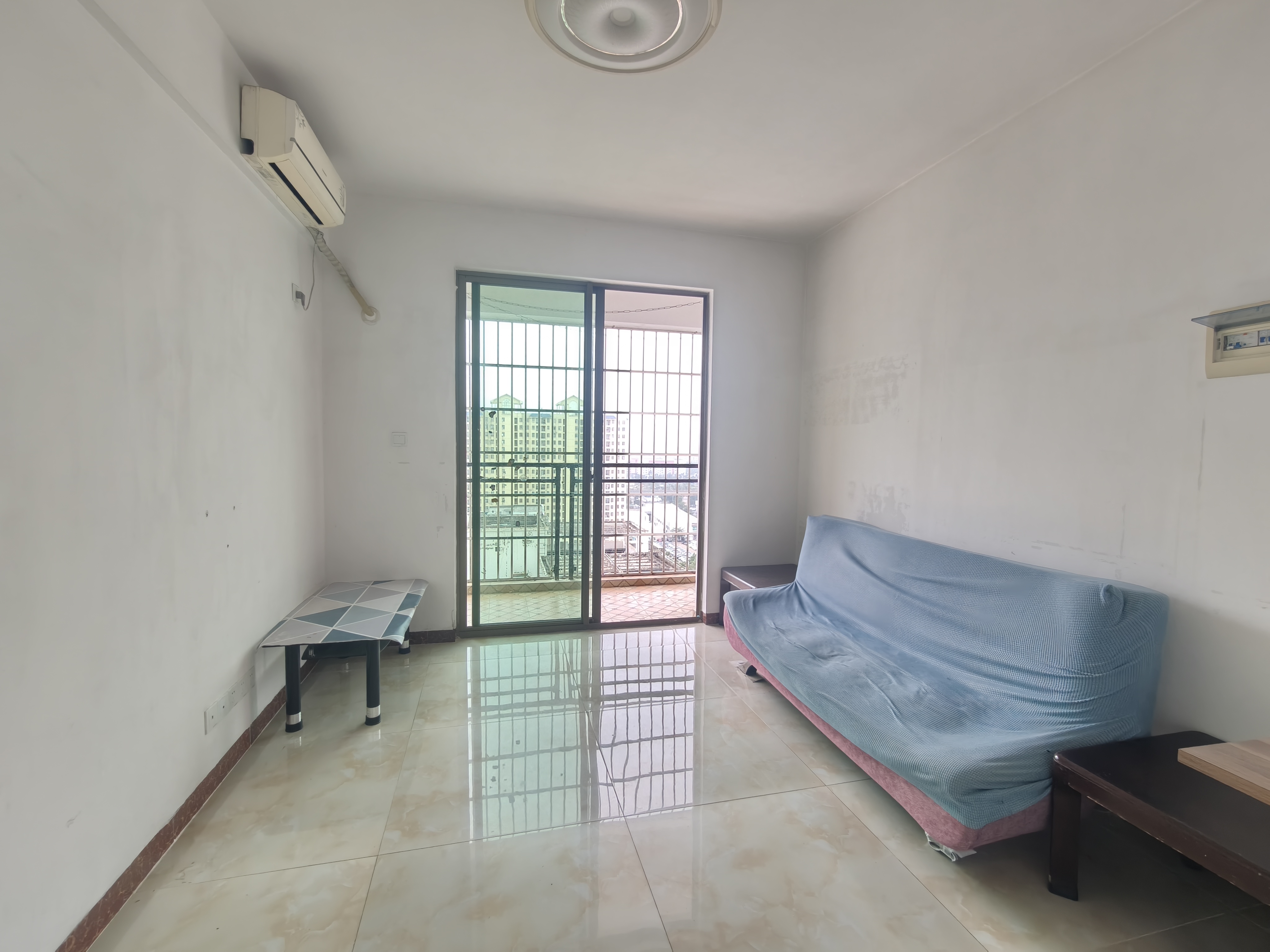 南海花园  2室2厅1卫    2200.0元/月室内图