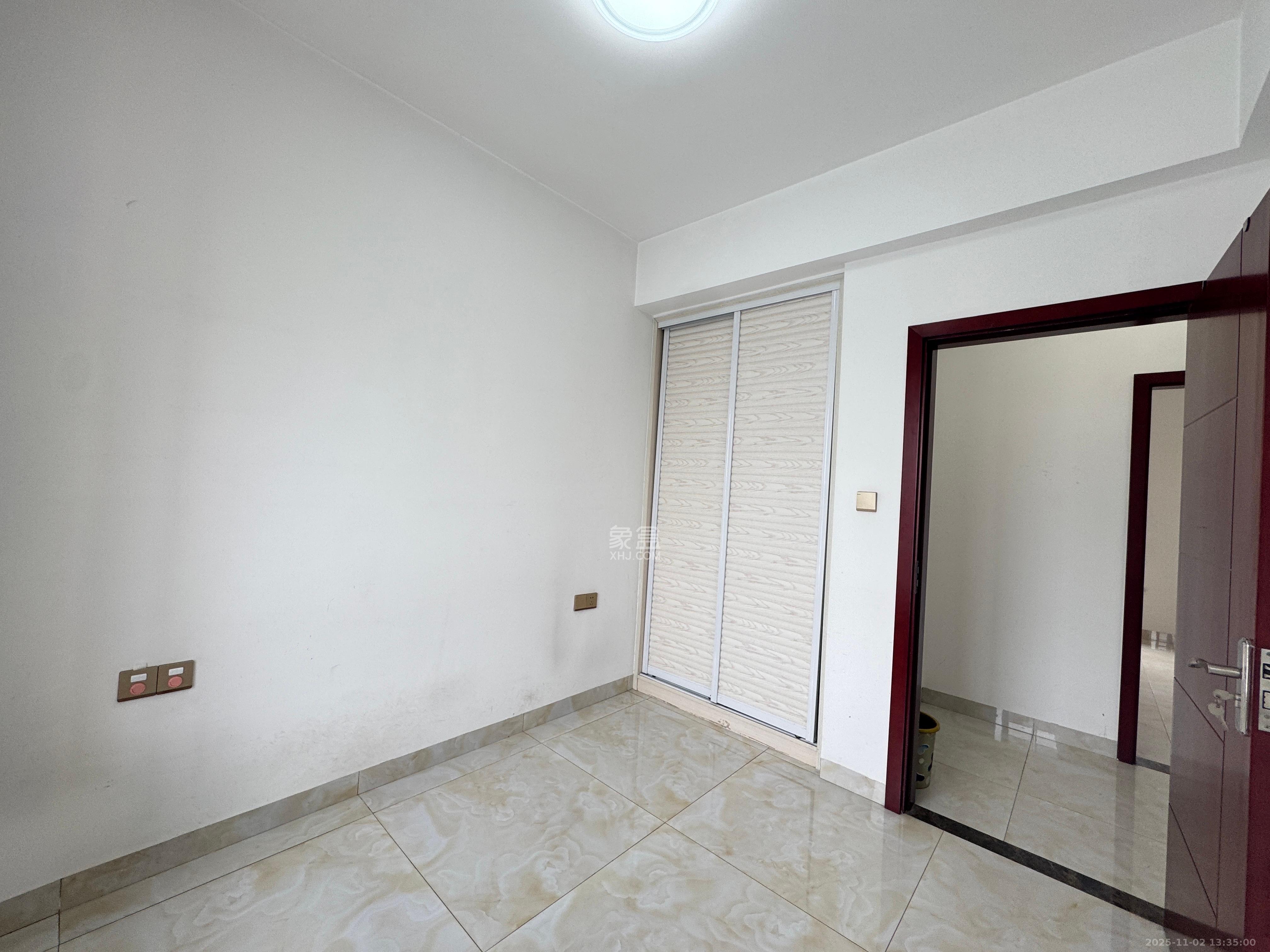 麓谷明珠  2室2厅1卫    2400.0元/月室内图