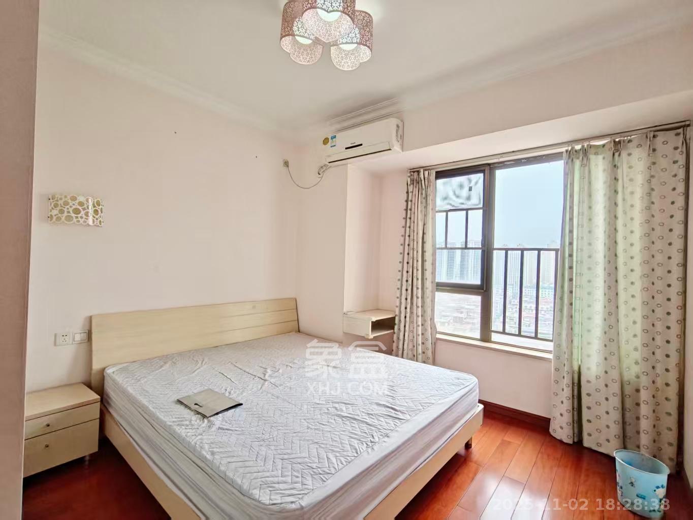 米兰春天  4室2厅2卫    2300.0元/月