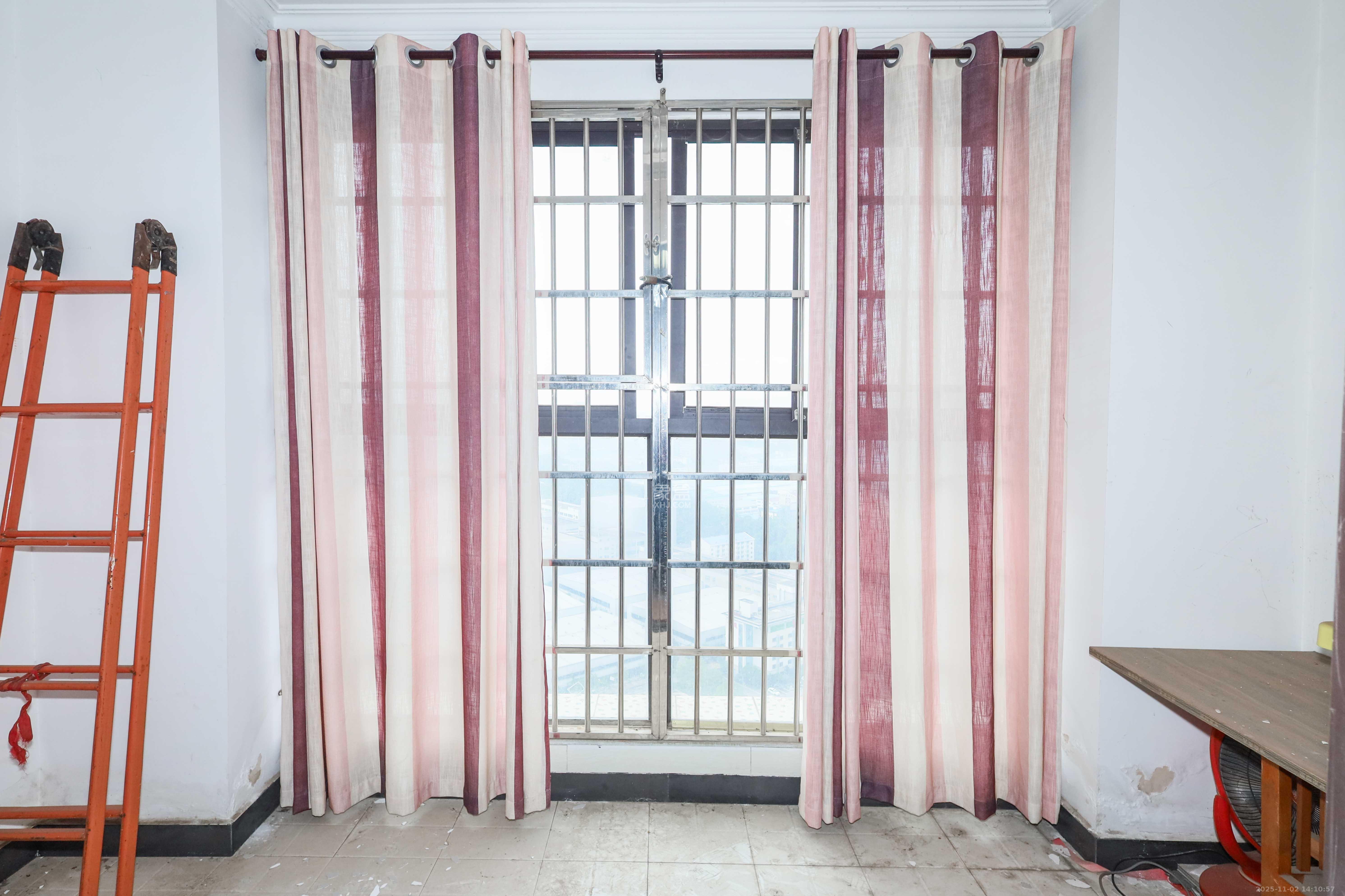 保利麓谷林语F区 3室2厅1卫 79.8万 保利麓谷林语F区 3室2厅1卫 79.8万阳台