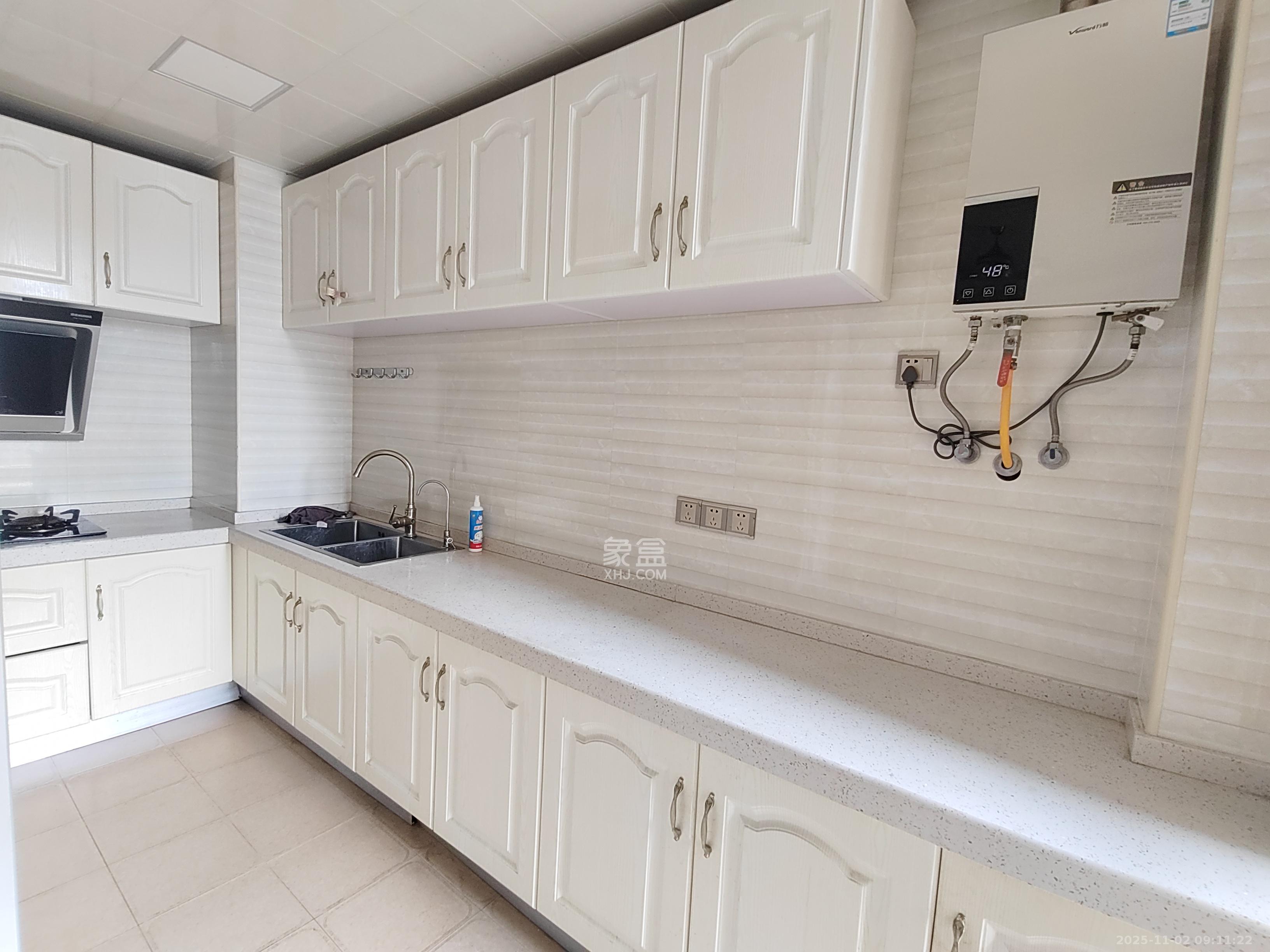 金茂梅溪湖  3室2厅1卫    3100.0元/月 金茂梅溪湖  3室2厅1卫    3100.0元/月室内图