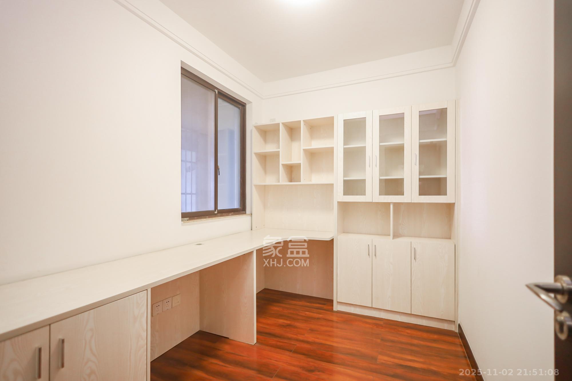 绿地中央广场 3室2厅1卫 100.0万 绿地中央广场 3室2厅1卫 100.0万卧室