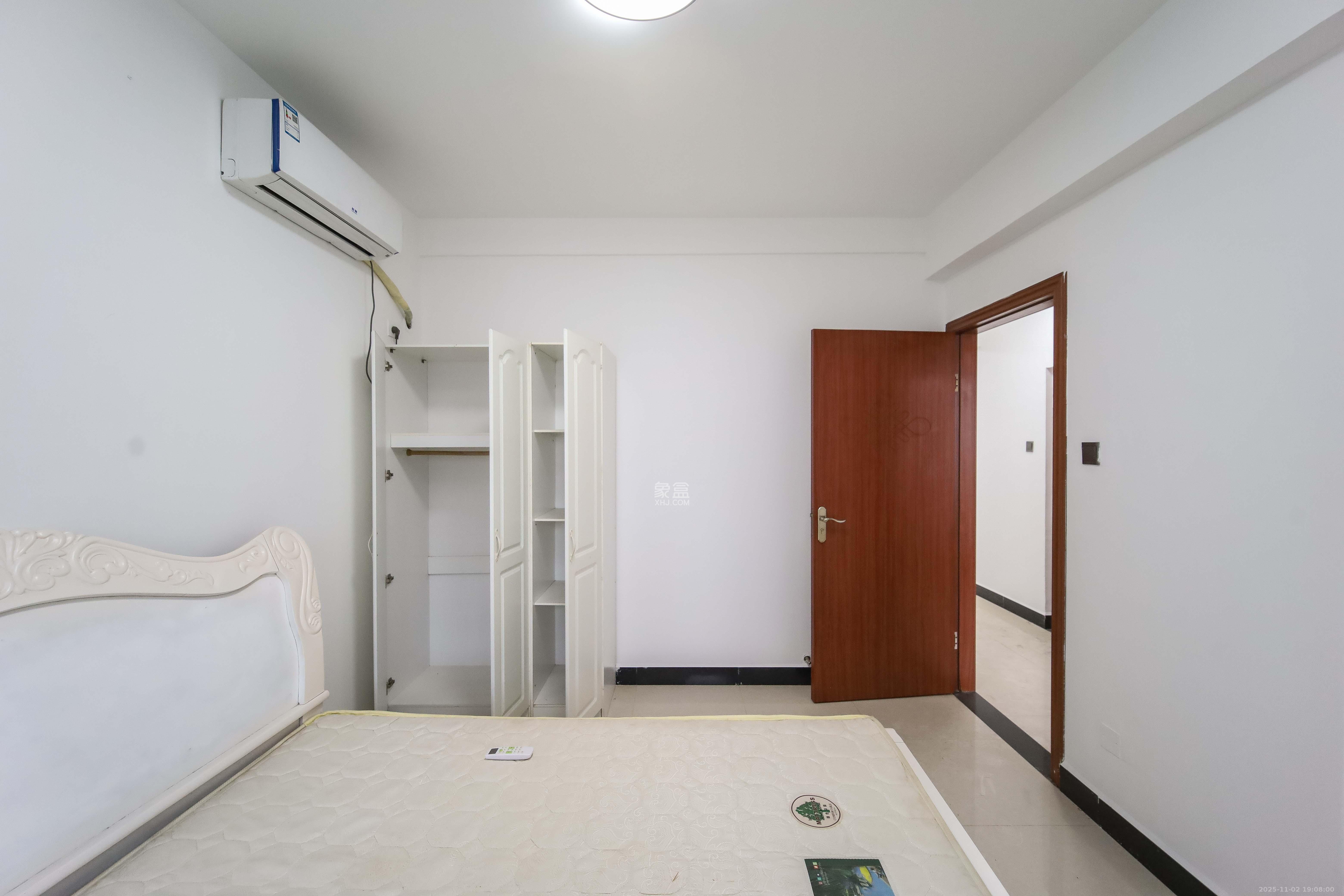 上东辛顿公寓  2室2厅1卫    61.0万卧室