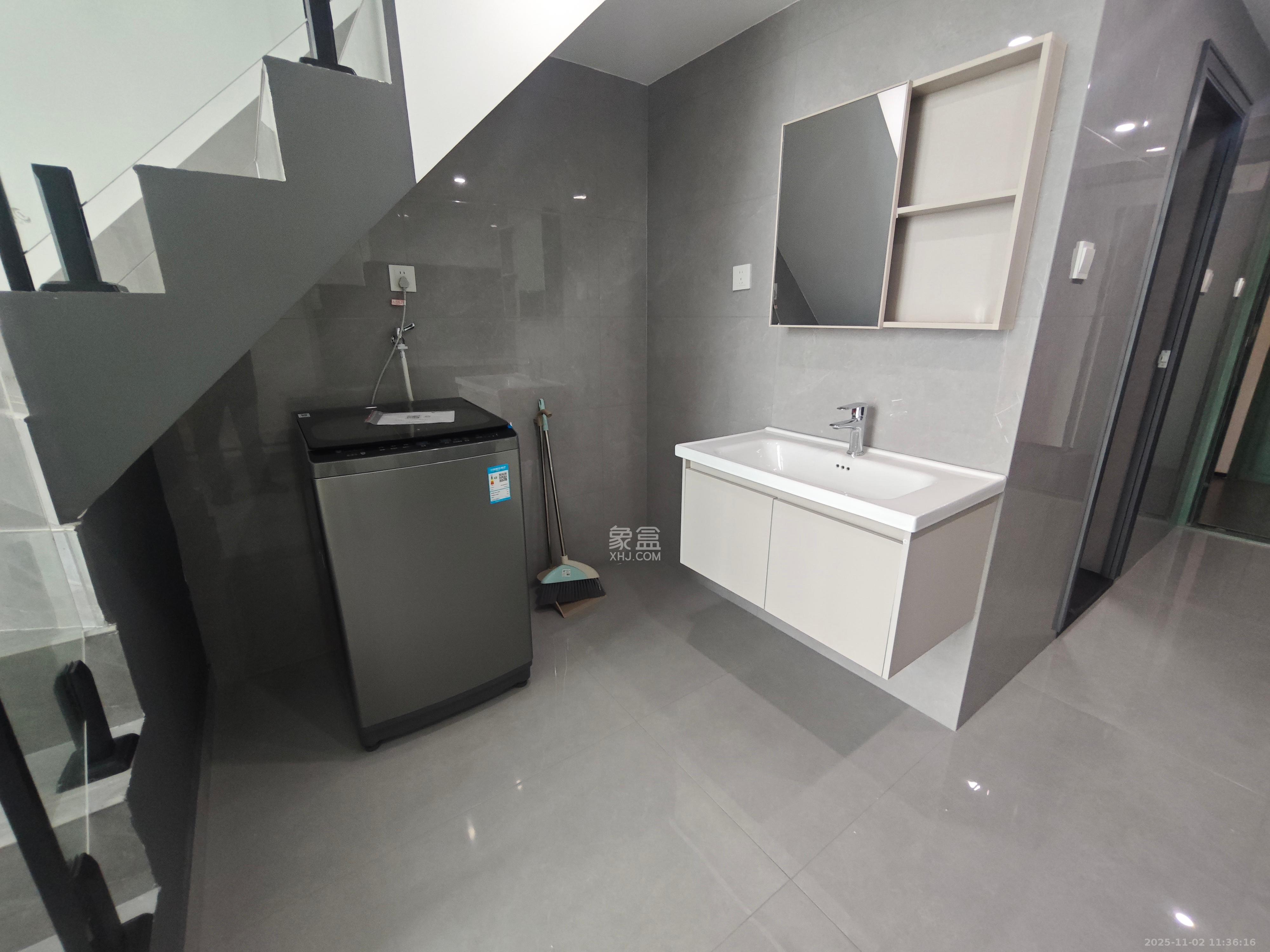 绿地V岛 1室0厅0卫 2600.0元/月 绿地V岛 1室0厅0卫 2600.0元/月室内图