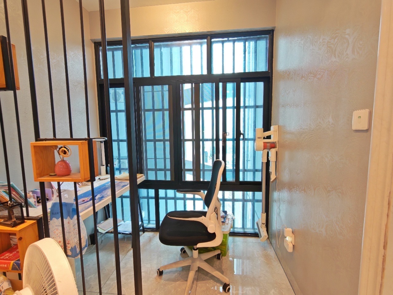 蓝海瑞园  1室0厅0卫    145.0万客厅