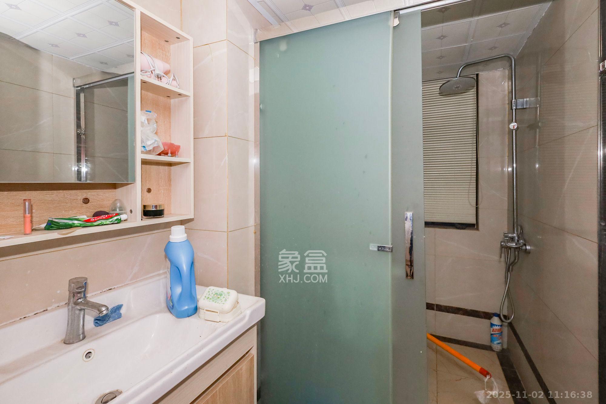 钰龙天下二期(钰龙佳园)  3室2厅2卫    2500.0元/月 钰龙天下二期(钰龙佳园)  3室2厅2卫    2500.0元/月室内图