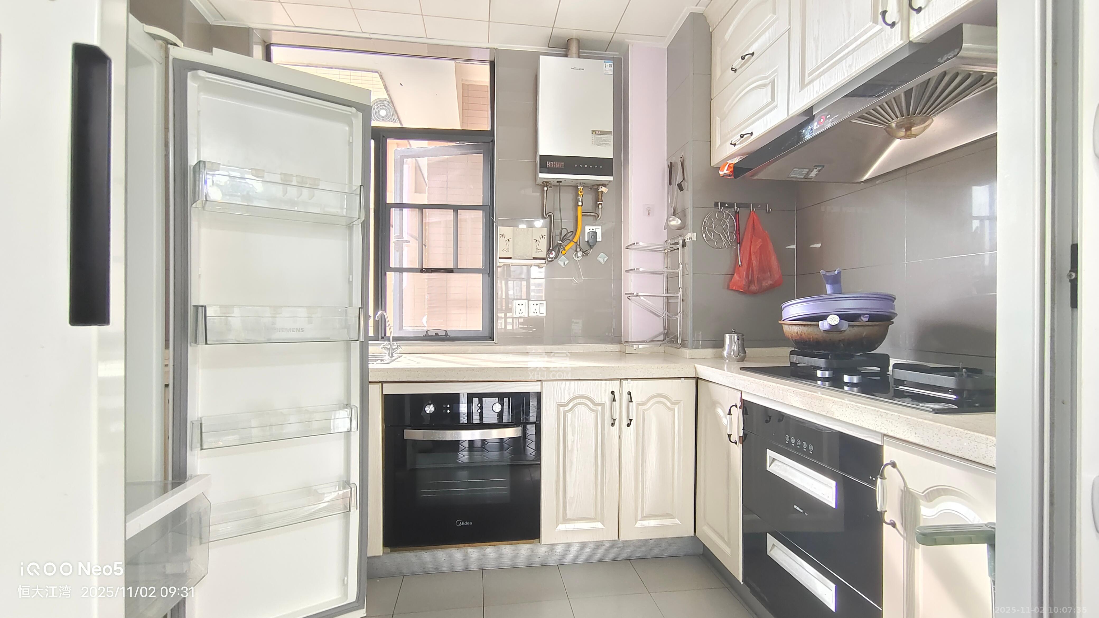 辉煌国际城二期  4室2厅2卫    3500.0元/月