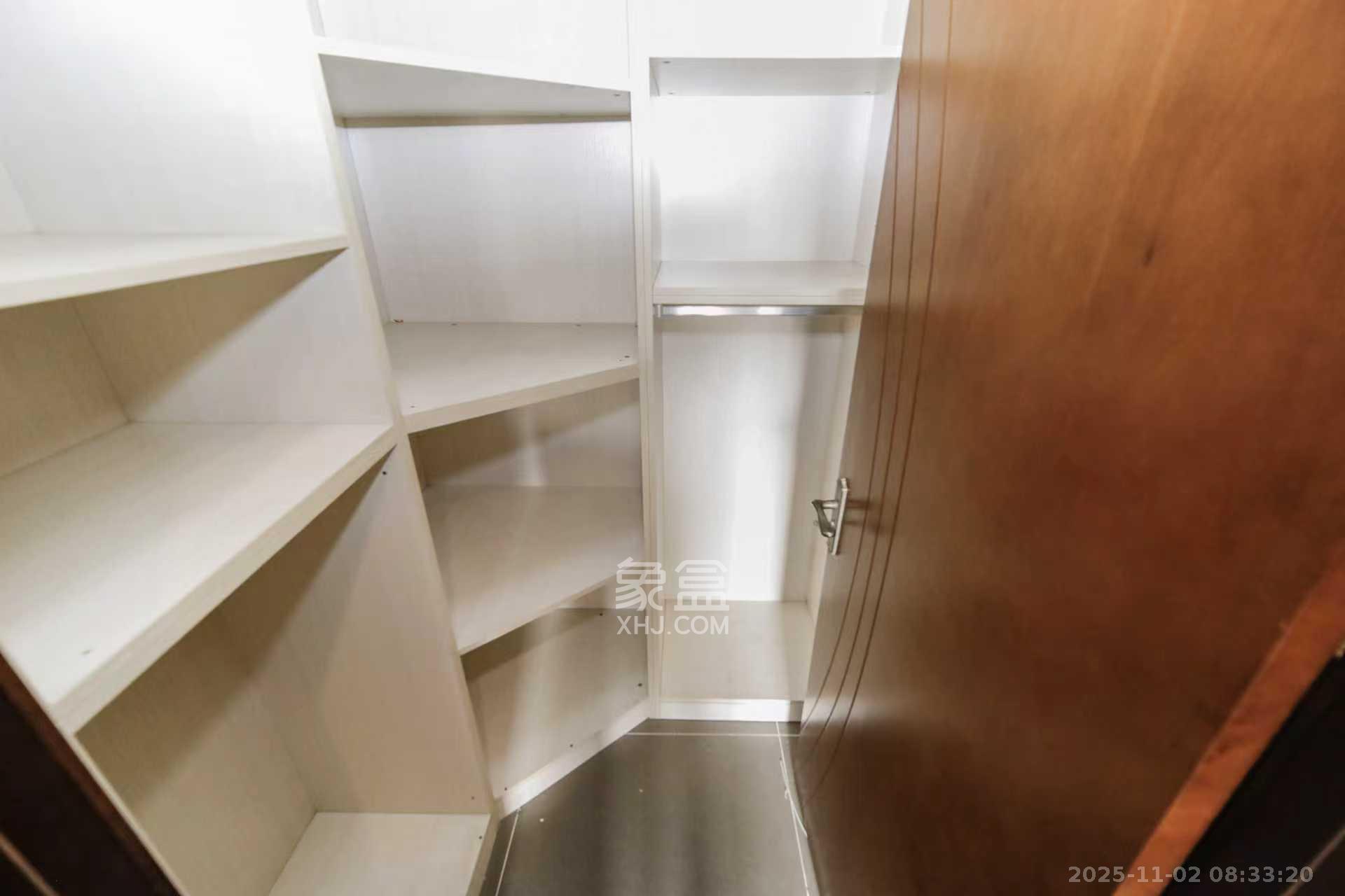 香樟鑫都  1室2厅2卫    3200.0元/月室内图