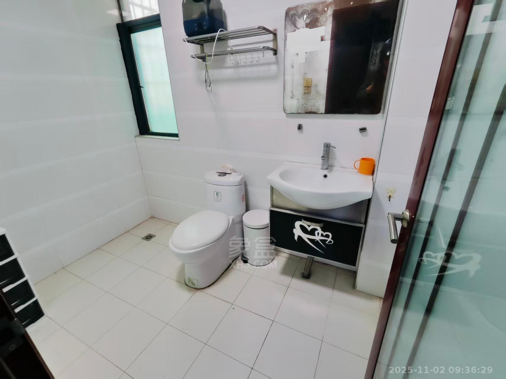 明月湖  3室2厅2卫    1700.0元/月室内图