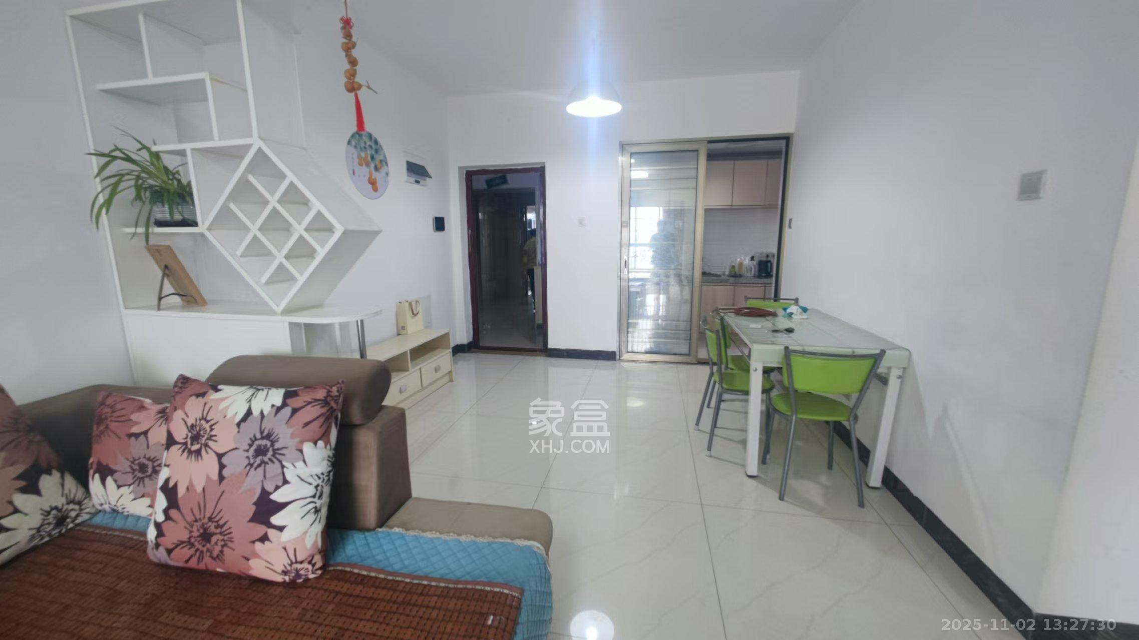 天麓尚层  2室2厅1卫    1800.0元/月室内图