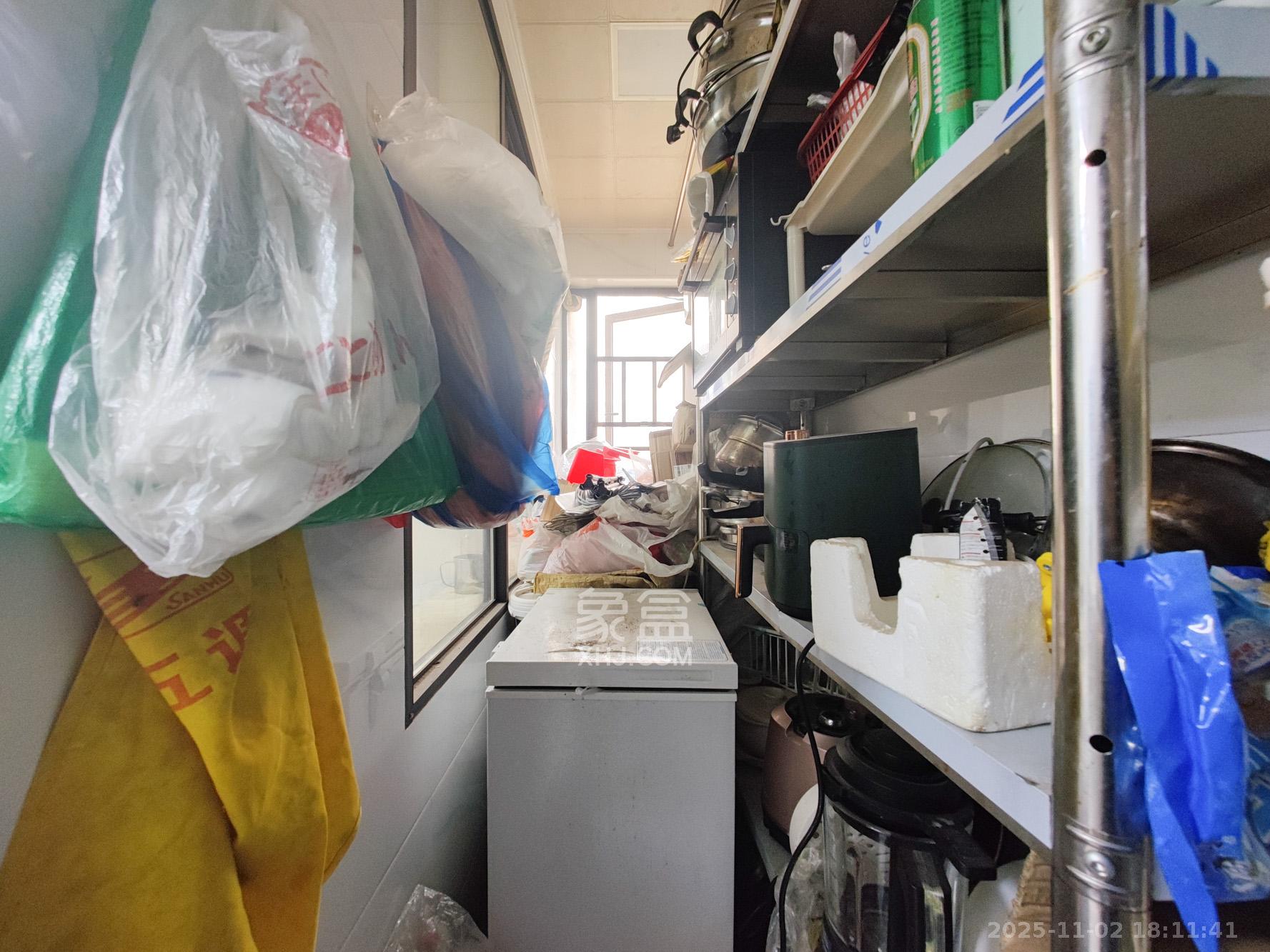 卓越蔚蓝城邦  3室1厅1卫    72.0万阳台