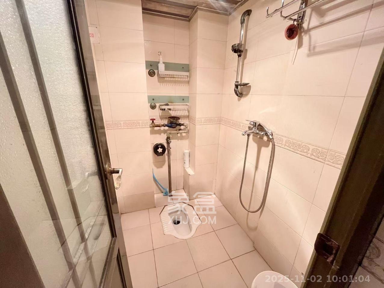 都市春天  1室2厅1卫    1800.0元/月 都市春天  1室2厅1卫    1800.0元/月室内图