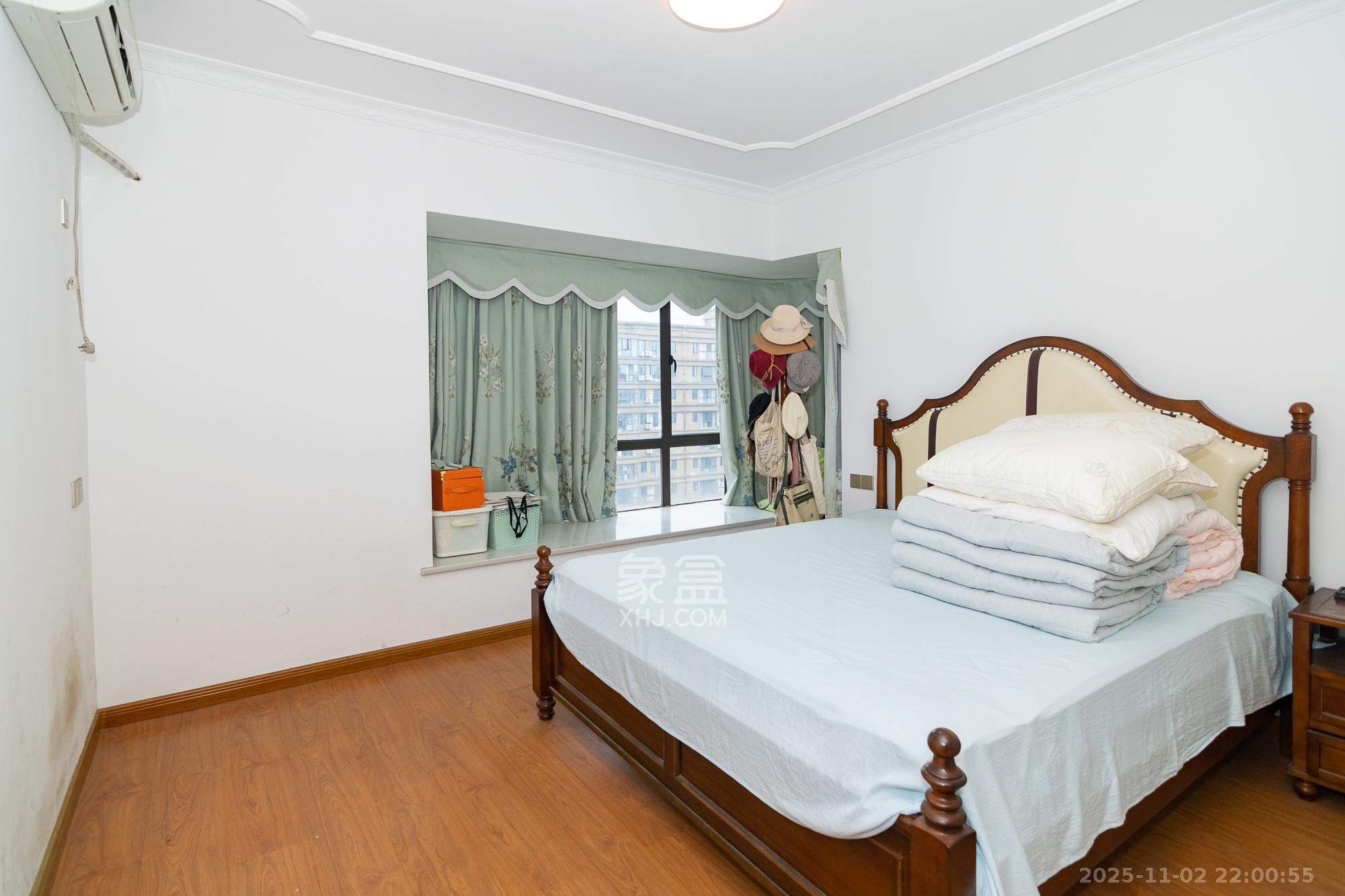 润和长郡(润和紫郡二三期) 5室2厅2卫 125.0万 润和长郡(润和紫郡二三期) 5室2厅2卫 125.0万卧室