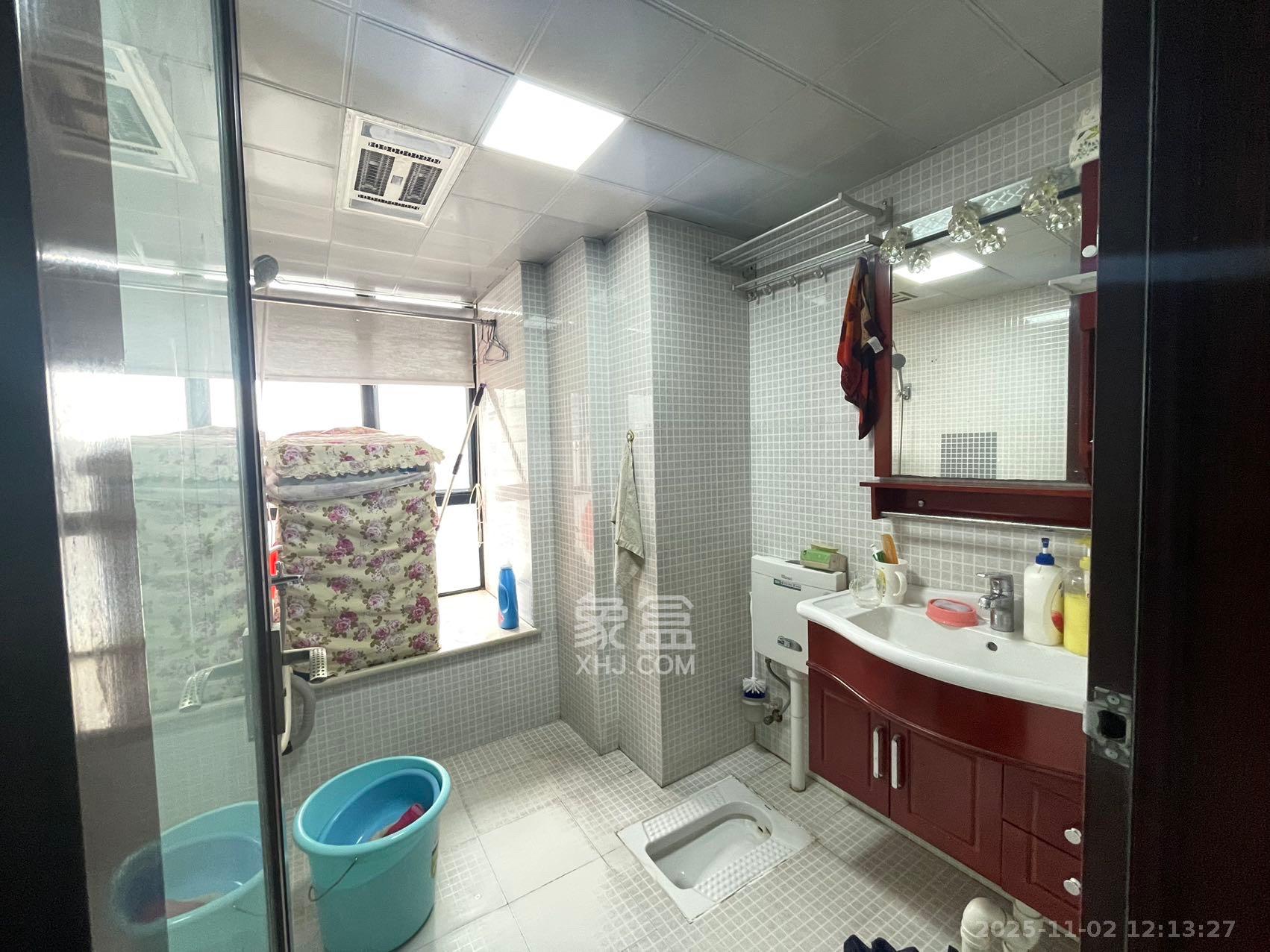 山水华景  2室2厅1卫    2200.0元/月室内图