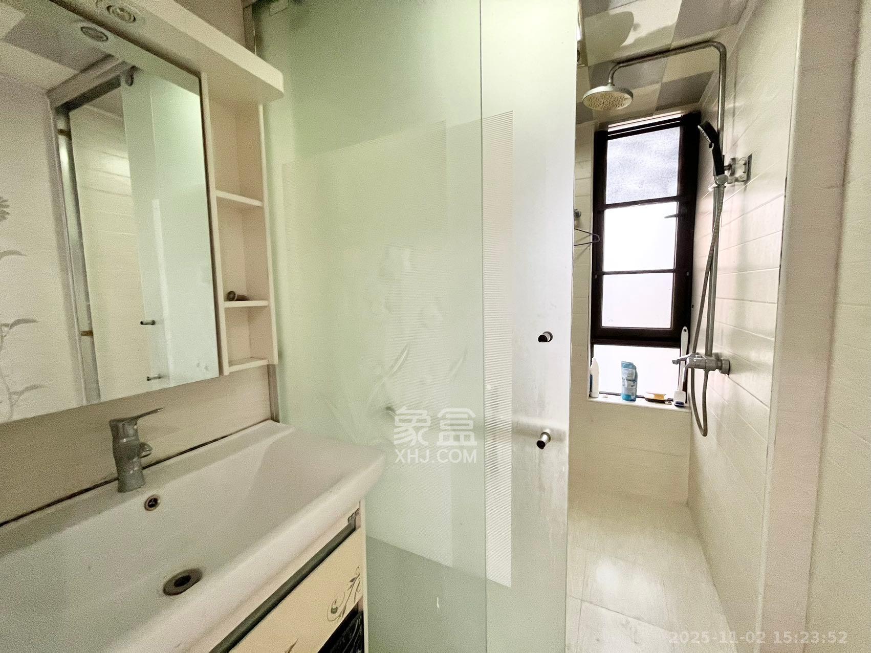 保利麓谷林语E区  3室2厅1卫    2000.0元/月室内图