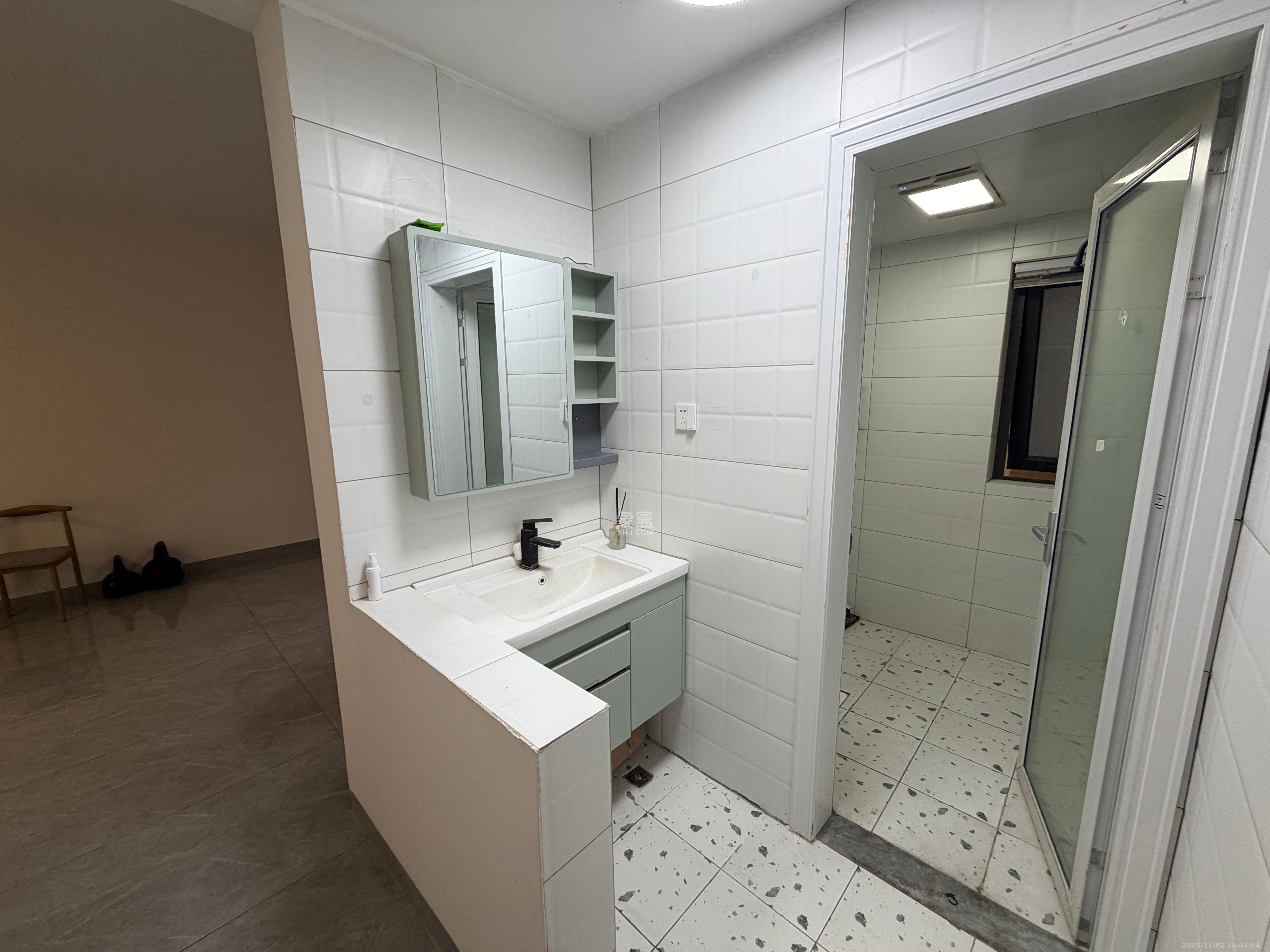 世茂璀璨天城  3室2厅2卫    2800.0元/月室内图