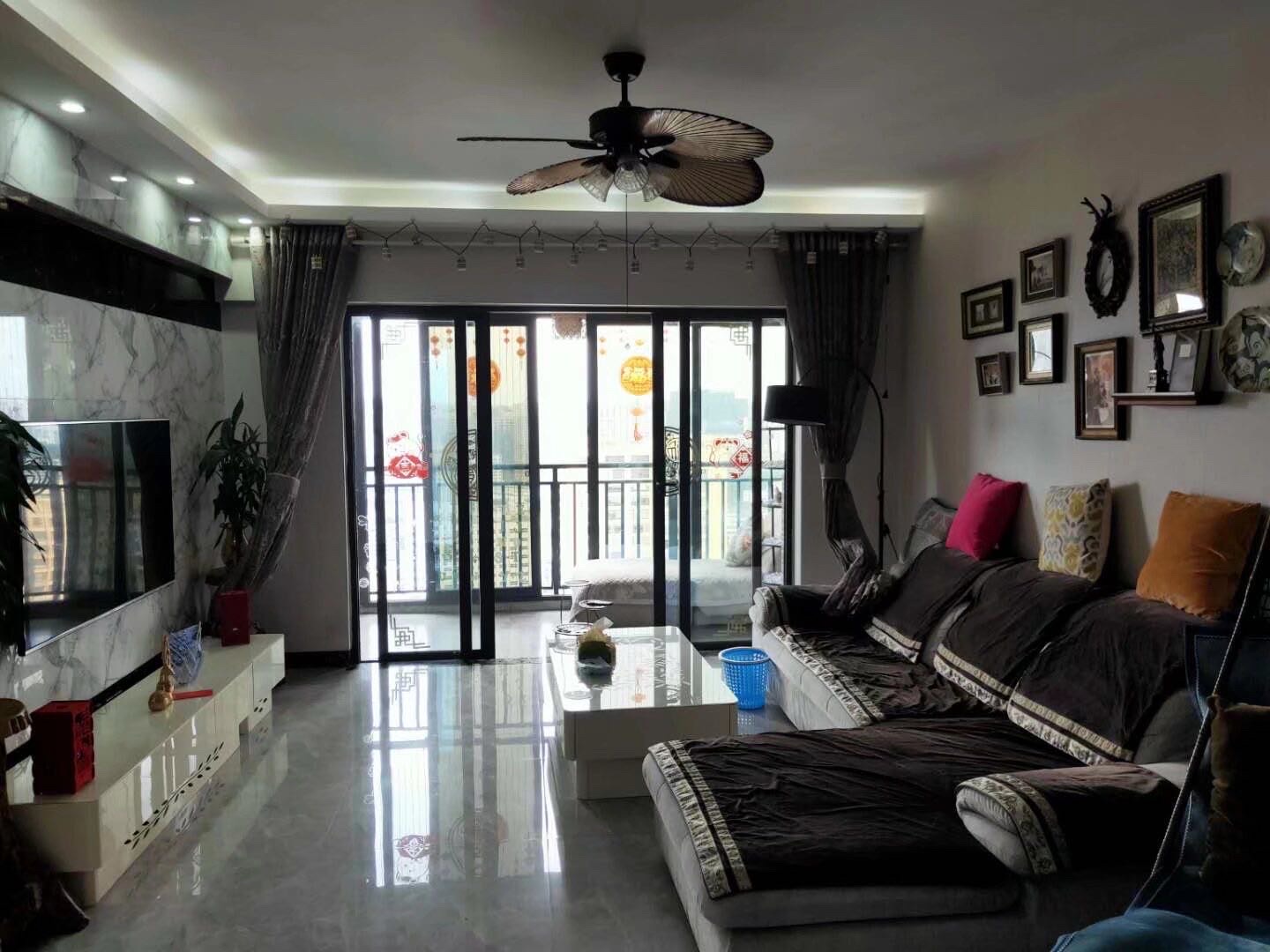 椰岛广场  2室2厅2卫    4500.0元/月 椰岛广场  2室2厅2卫    4500.0元/月室内图