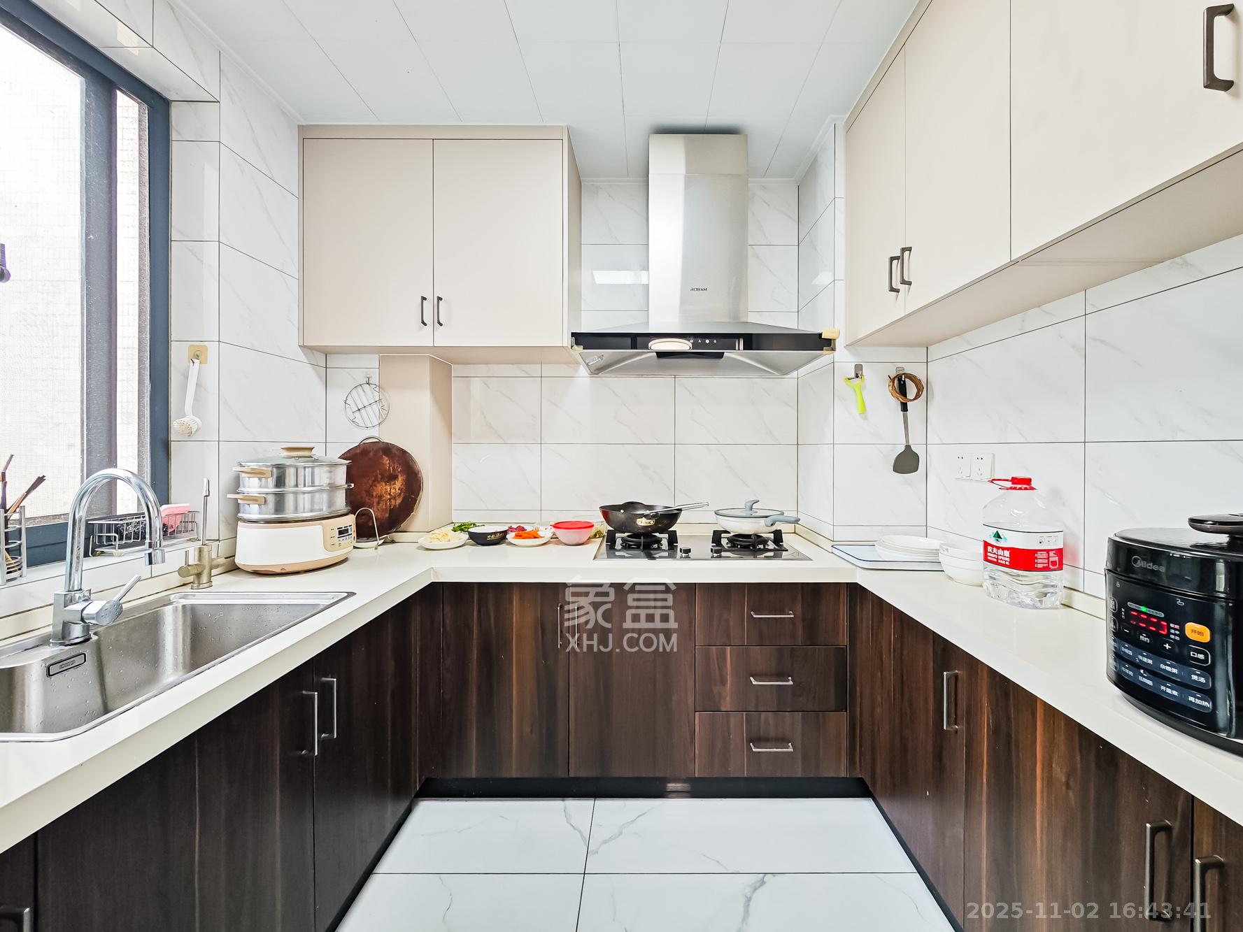 钱隆世家 4室2厅2卫 110.0万 钱隆世家 4室2厅2卫 110.0万厨房