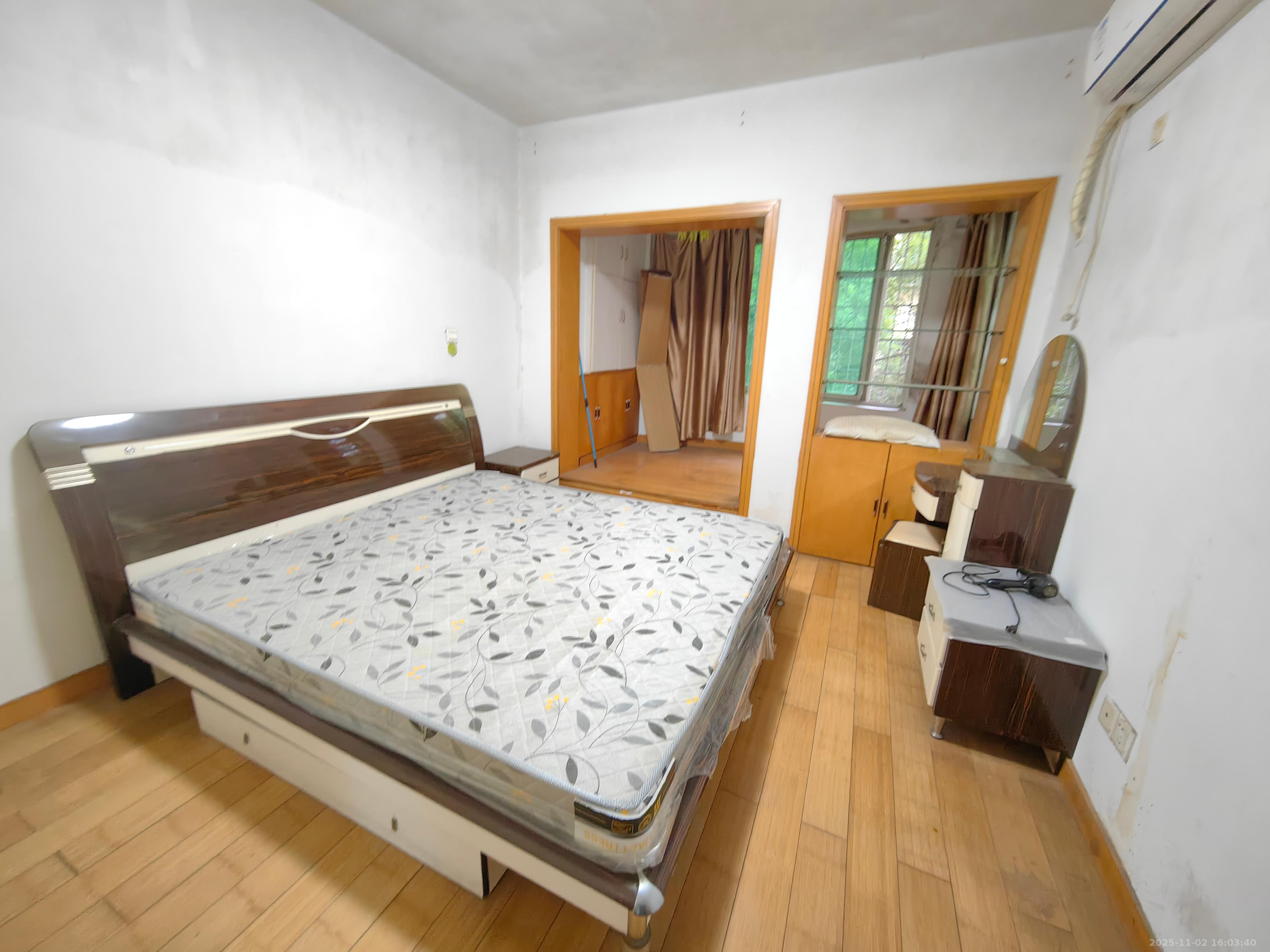 中南汽车世界  2室2厅1卫    1200.0元/月室内图