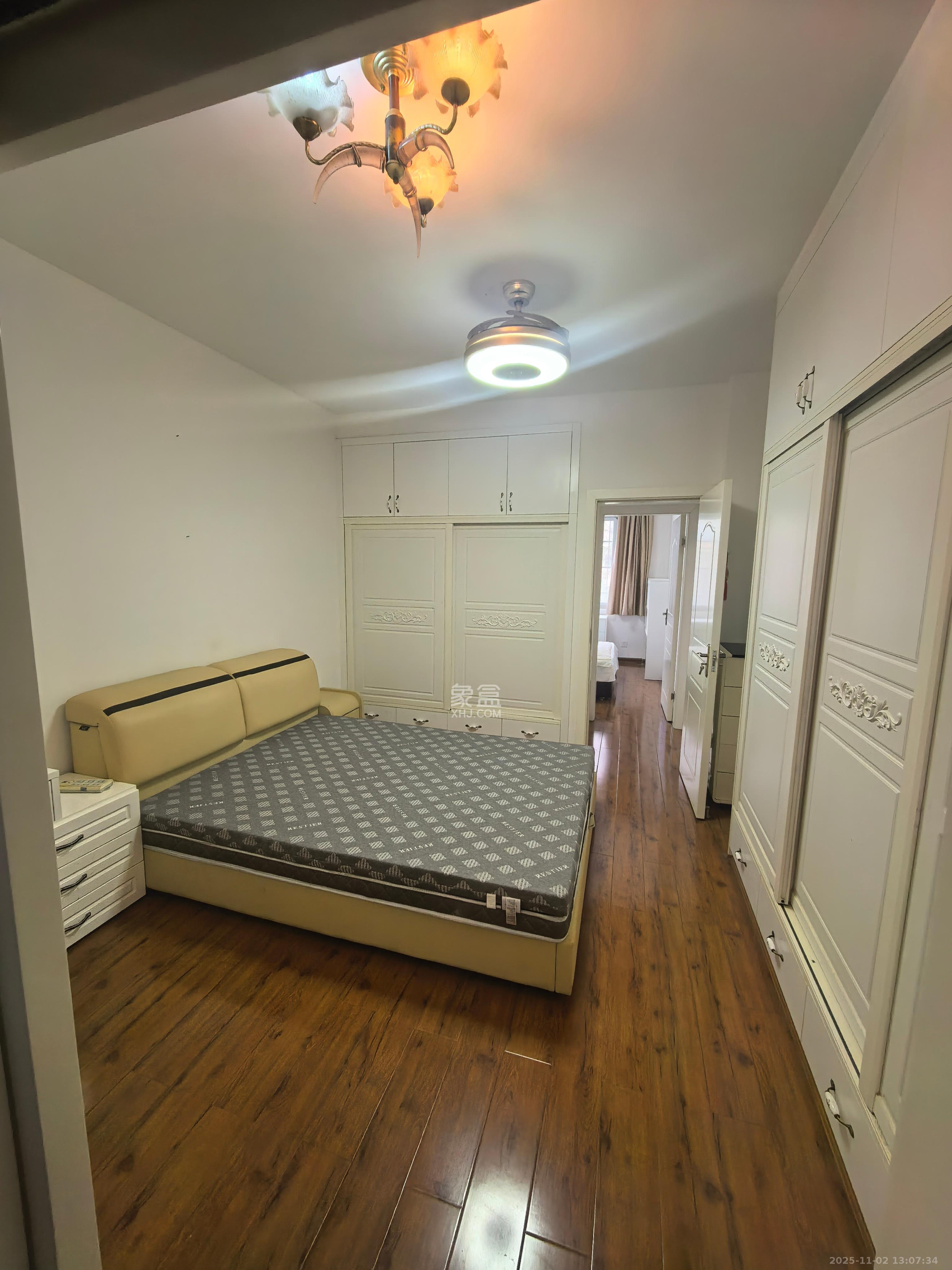 二机小区  2室2厅1卫    1800.0元/月室内图