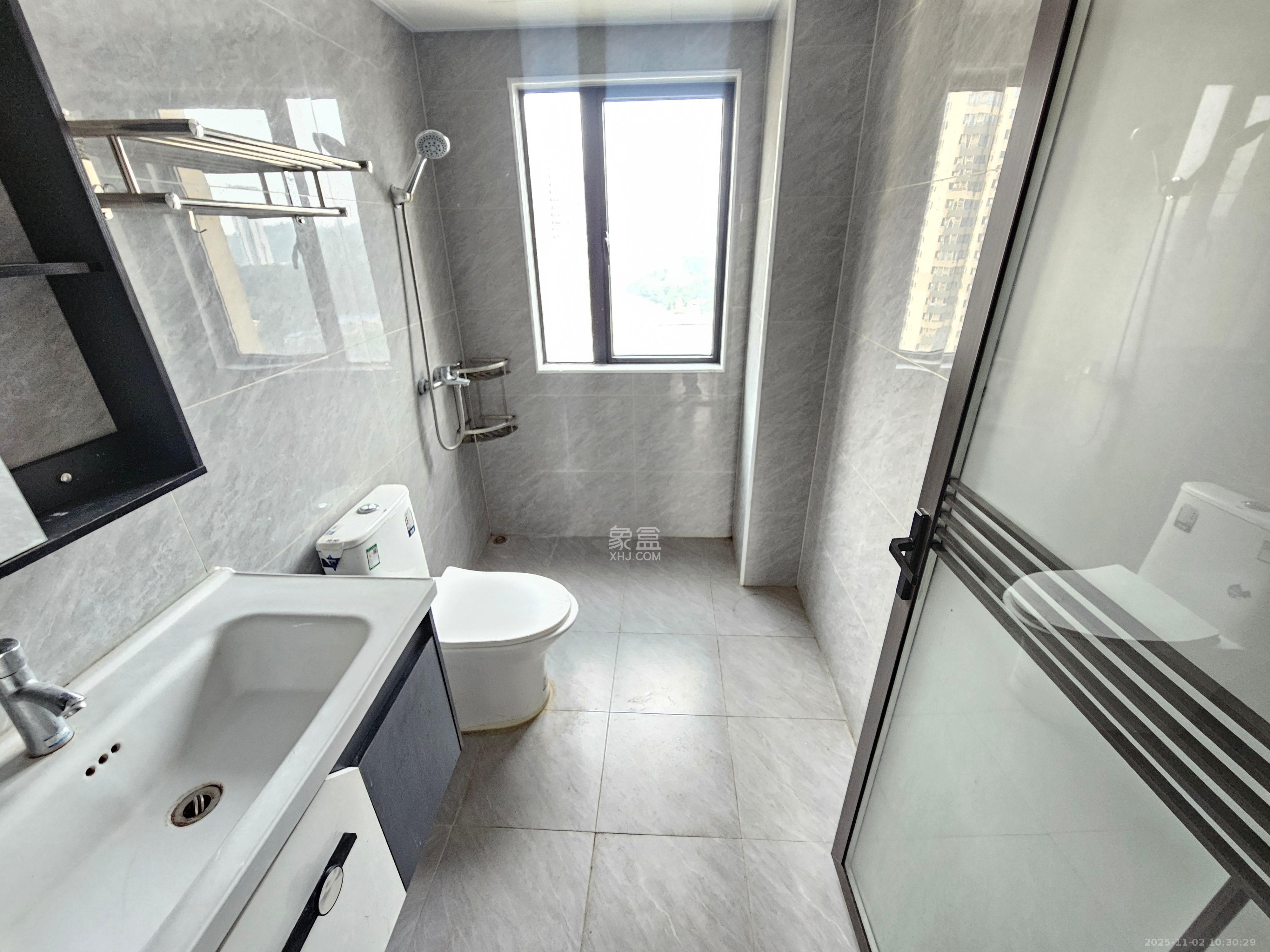 长房云公馆 3室2厅2卫 2300.0元/月 长房云公馆 3室2厅2卫 2300.0元/月室内图