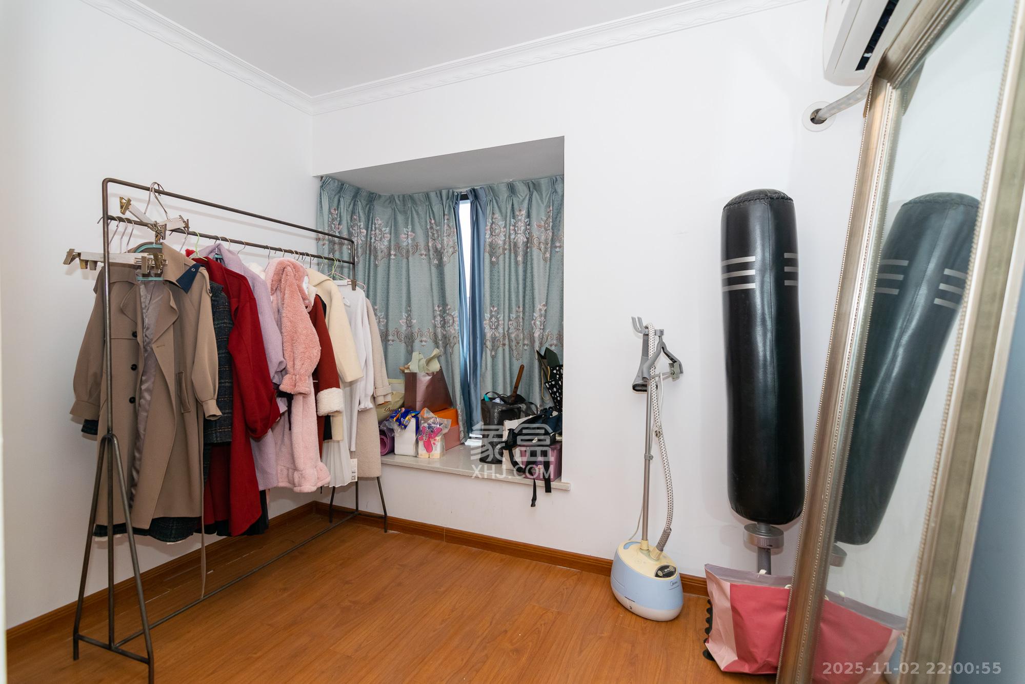 润和长郡(润和紫郡二三期) 5室2厅2卫 125.0万 润和长郡(润和紫郡二三期) 5室2厅2卫 125.0万卧室