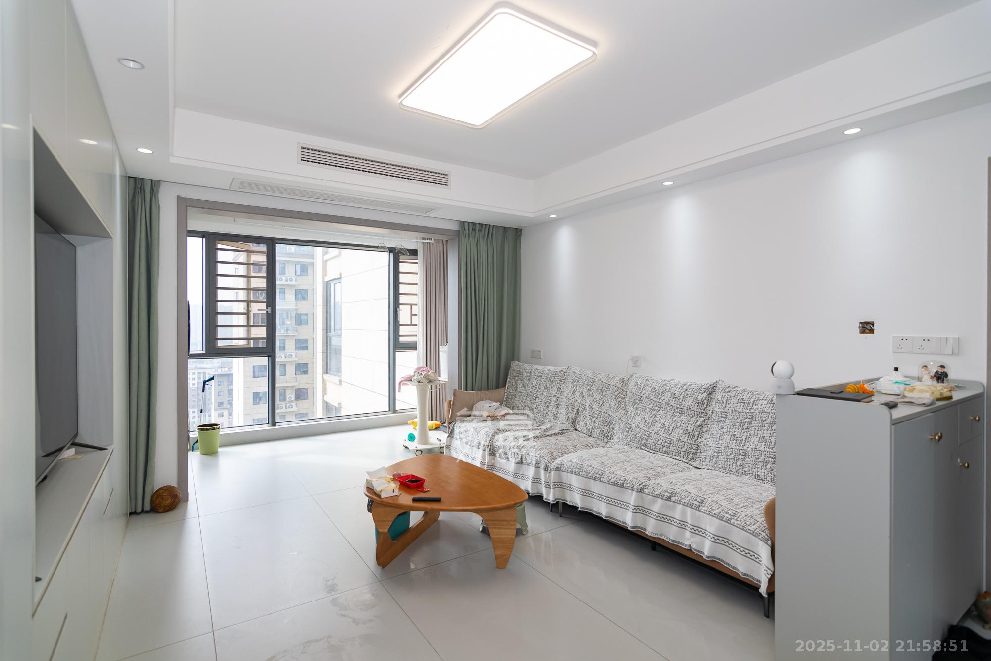 大汉汉府一期 4室2厅2卫 100.0万 大汉汉府一期 4室2厅2卫 100.0万客厅