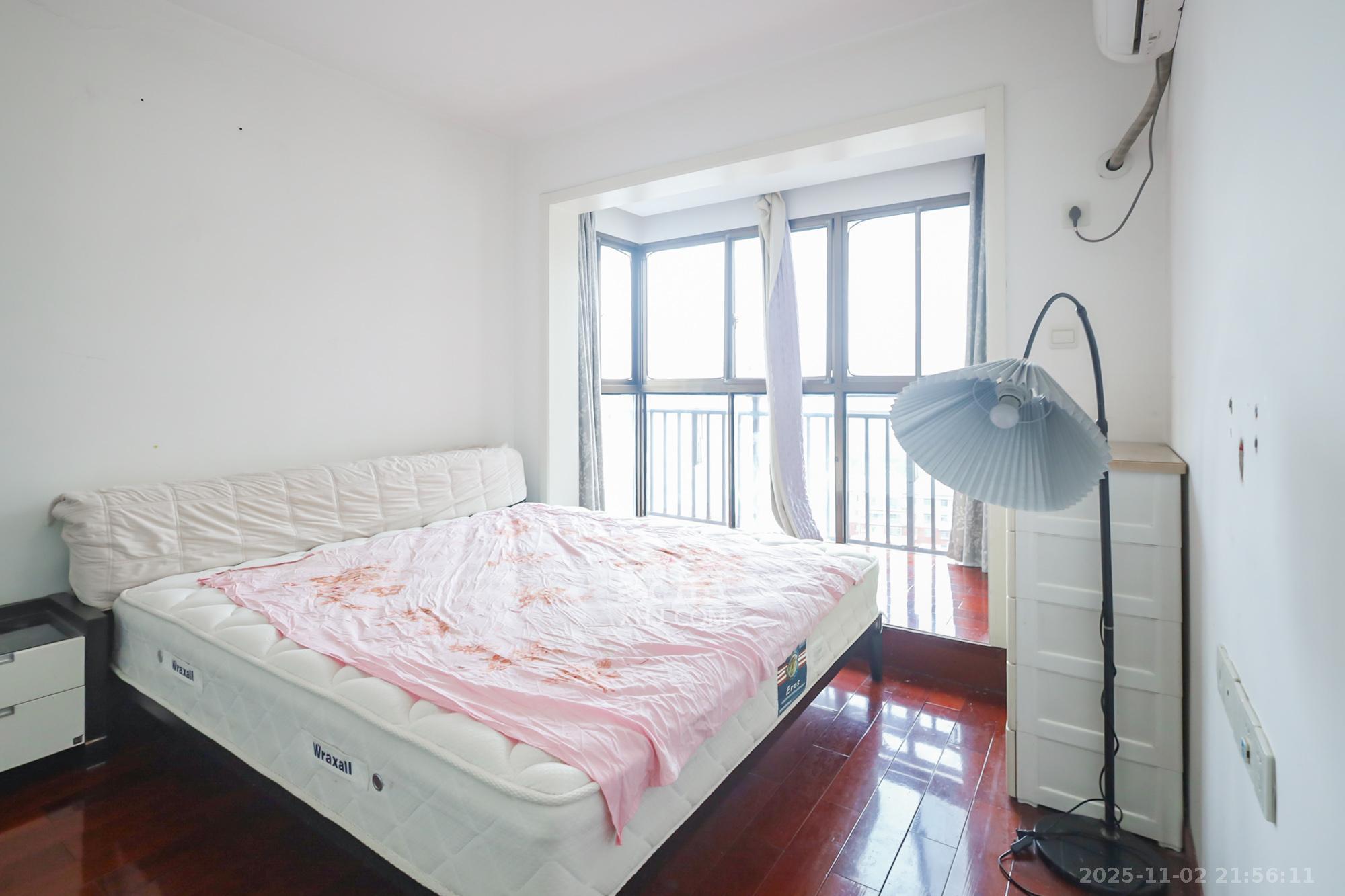 风华四季园 3室2厅2卫 102.0万 风华四季园 3室2厅2卫 102.0万卧室