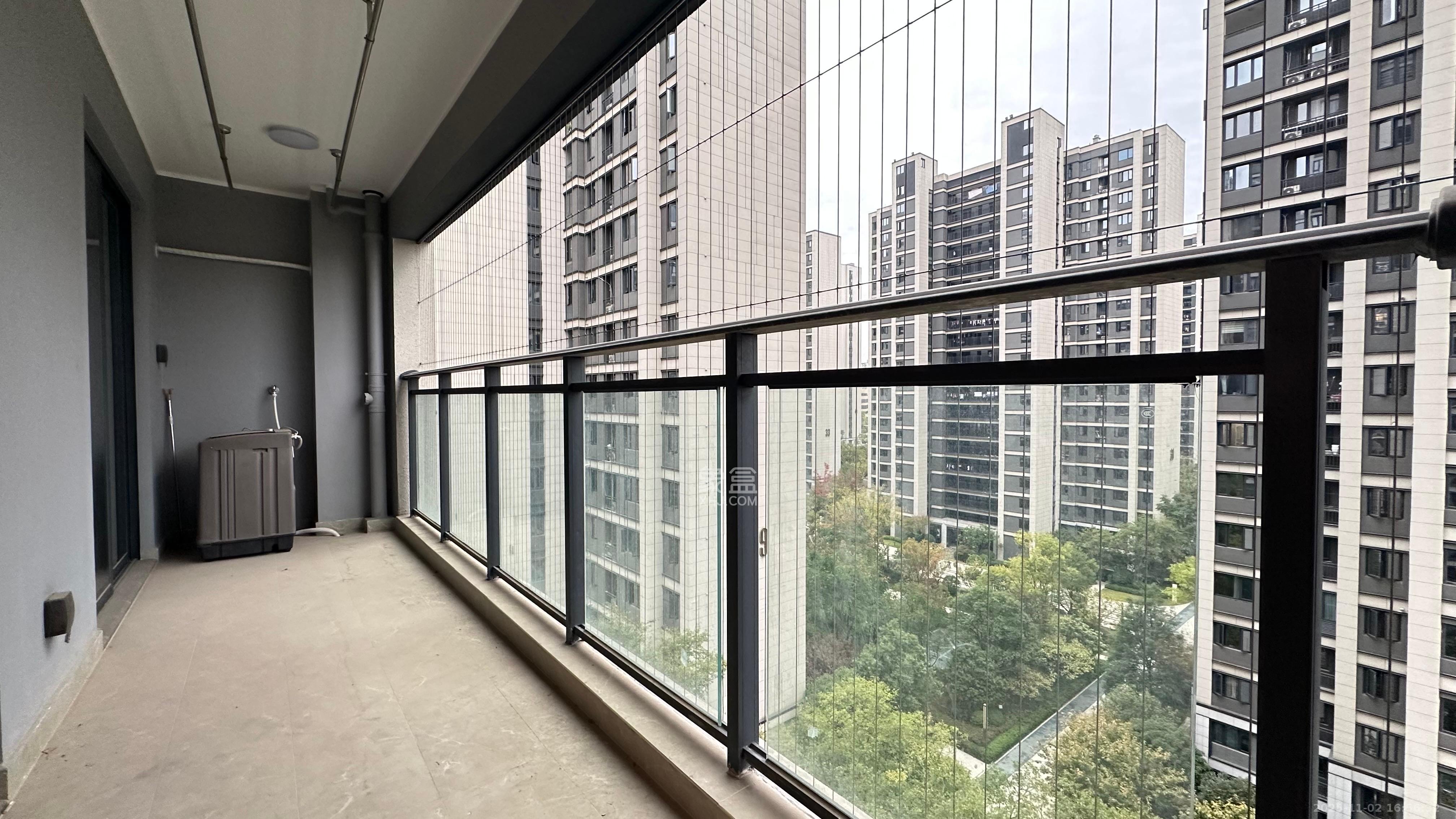 中海阅麓山二期  4室2厅2卫    3500.0元/月室内图