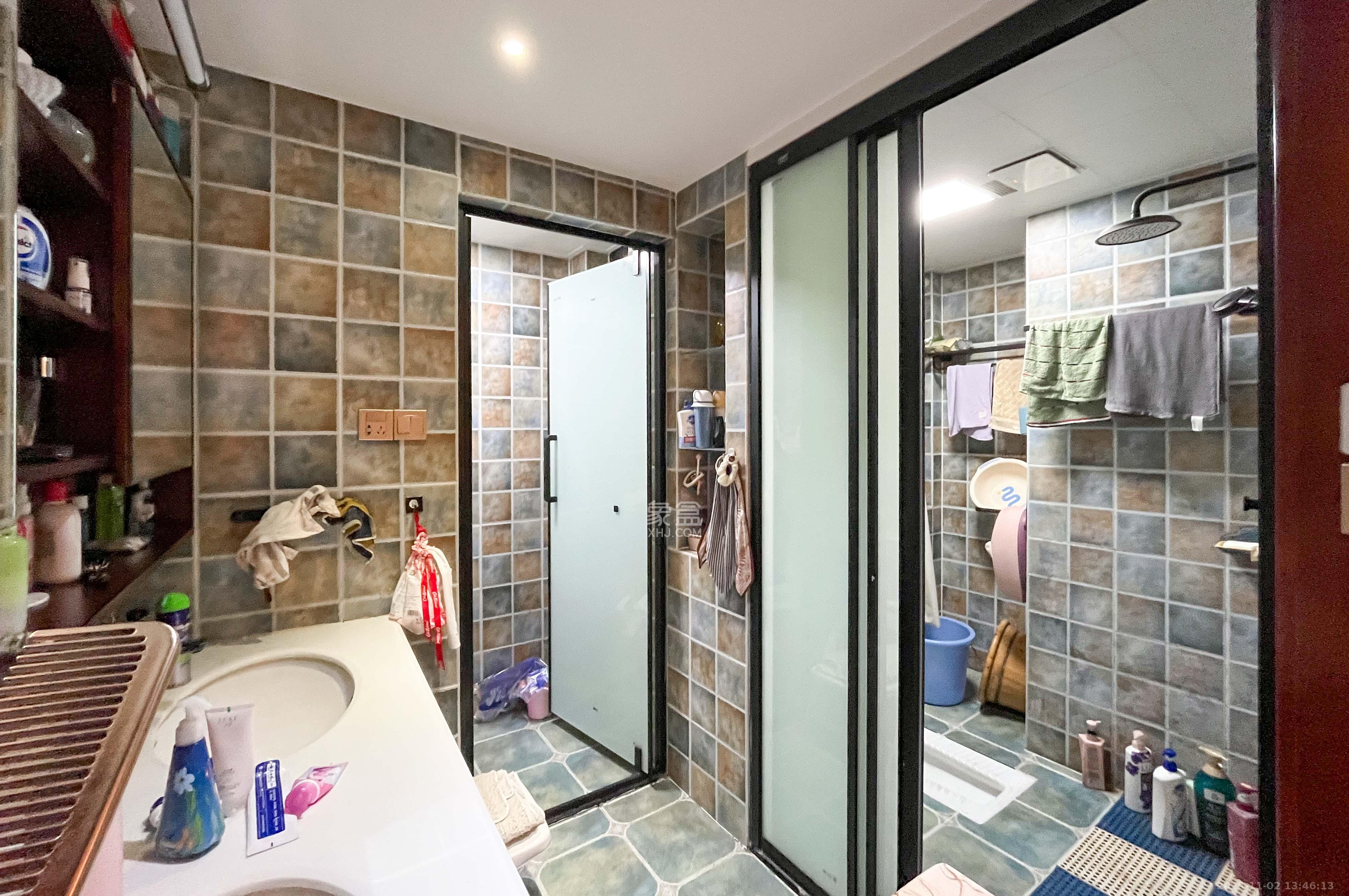 中央美郡 4室2厅2卫 168.0万 中央美郡 4室2厅2卫 168.0万卫生间