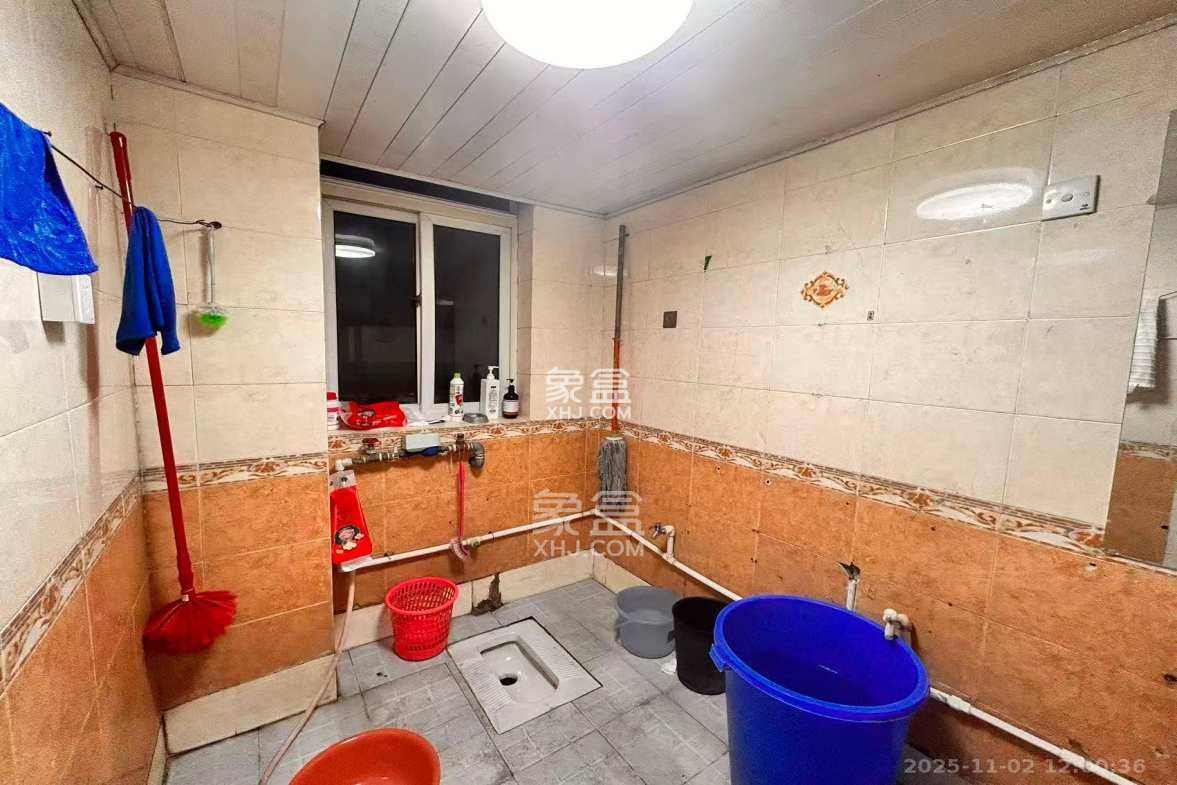 湖开小区(湖南开关厂宿舍)/南大桥社区 6室2厅1卫 3300.0元/月 湖开小区(湖南开关厂宿舍)/南大桥社区 6室2厅1卫 3300.0元/月室内图