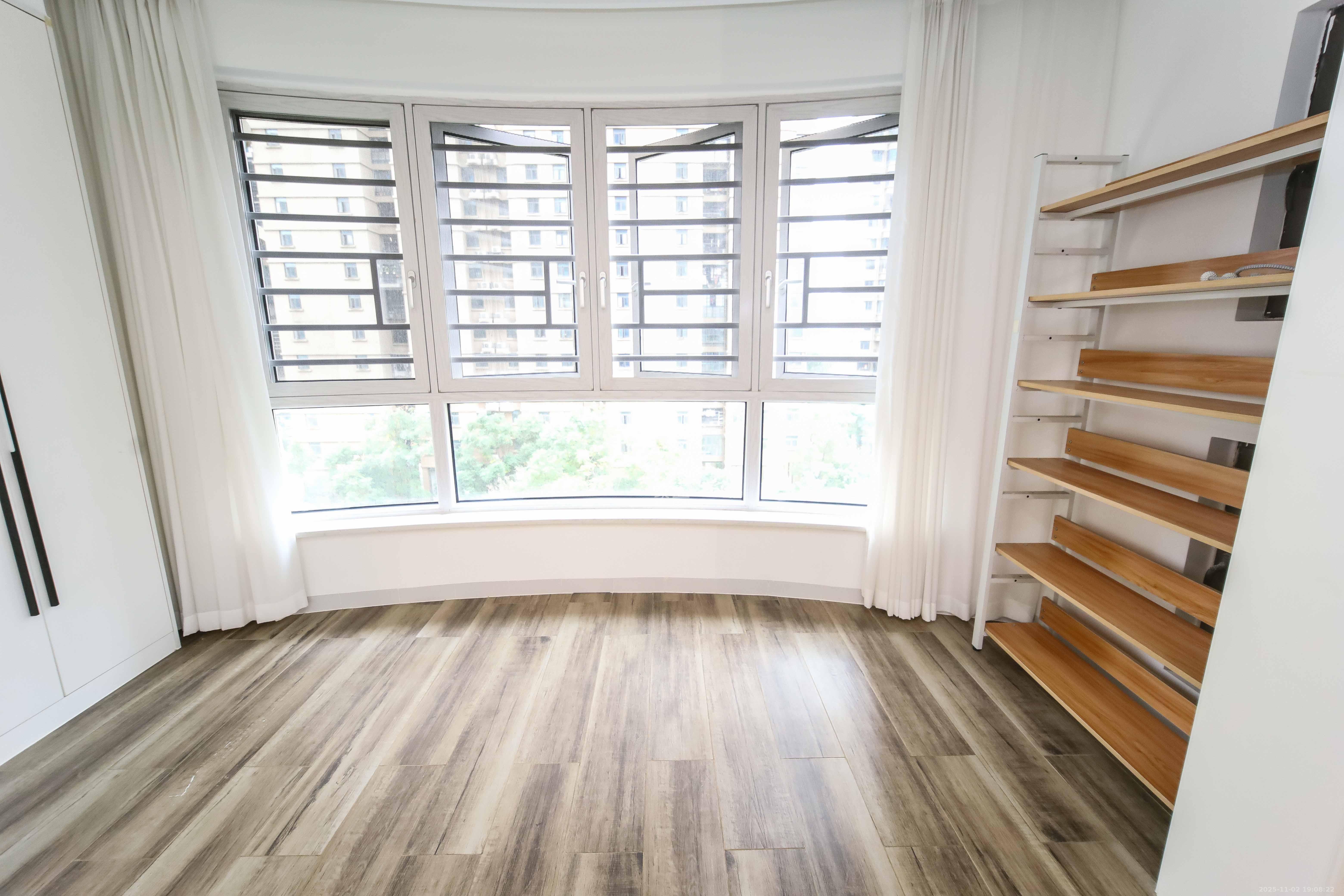 嘉雨兴园  3室2厅2卫    115.0万阳台