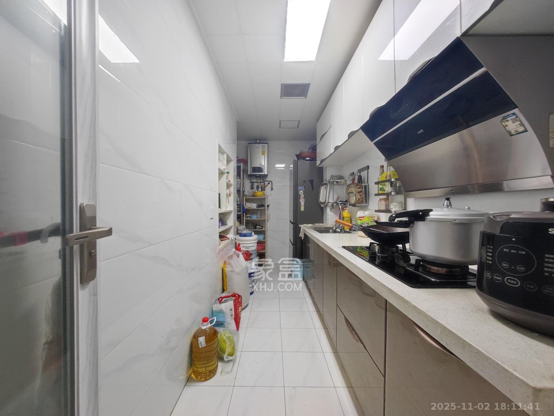 卓越蔚蓝城邦  3室1厅1卫    72.0万厨房