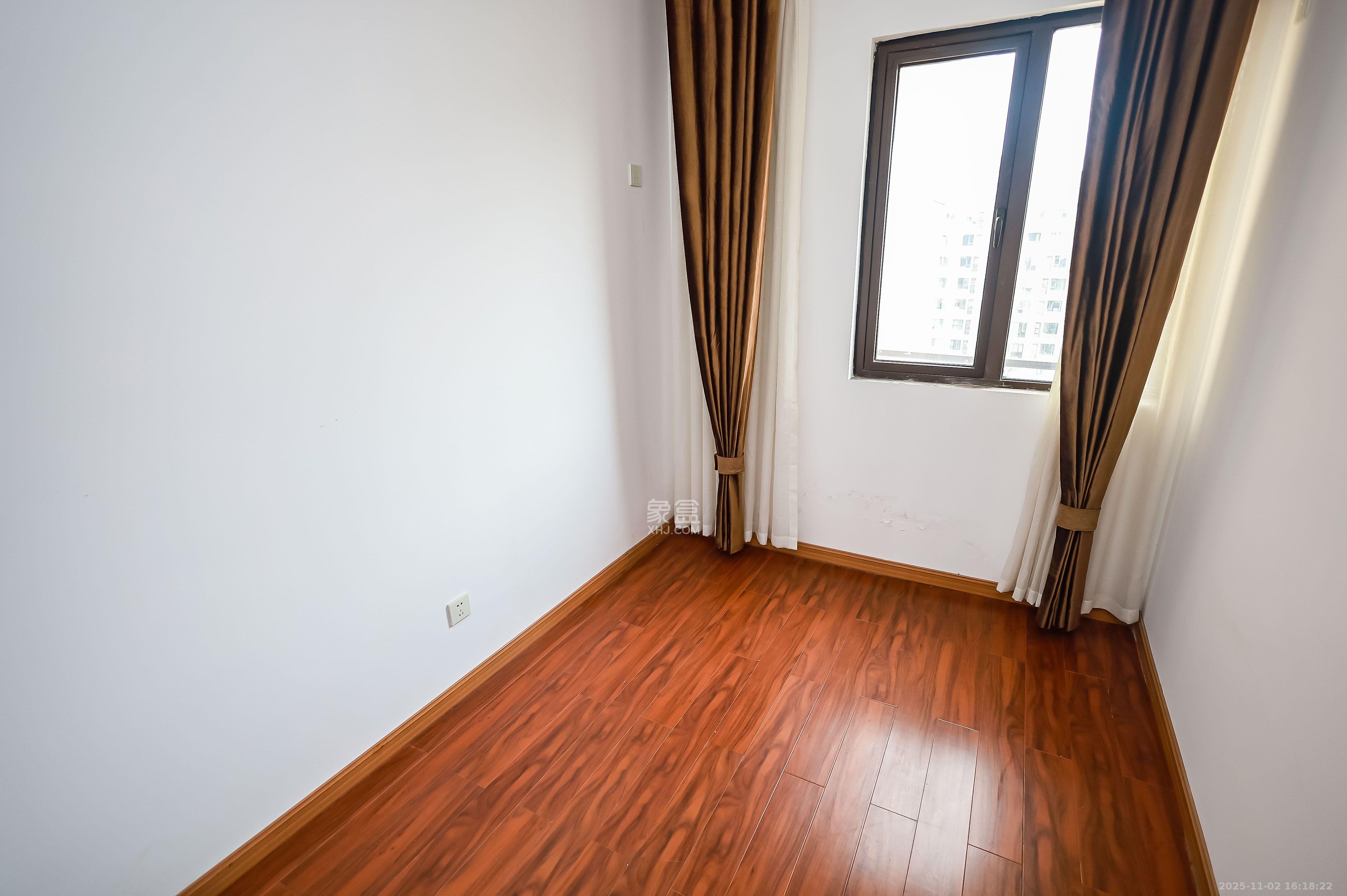 奥克斯缔壹城 4室2厅2卫 2800.0元/月 奥克斯缔壹城 4室2厅2卫 2800.0元/月室内图