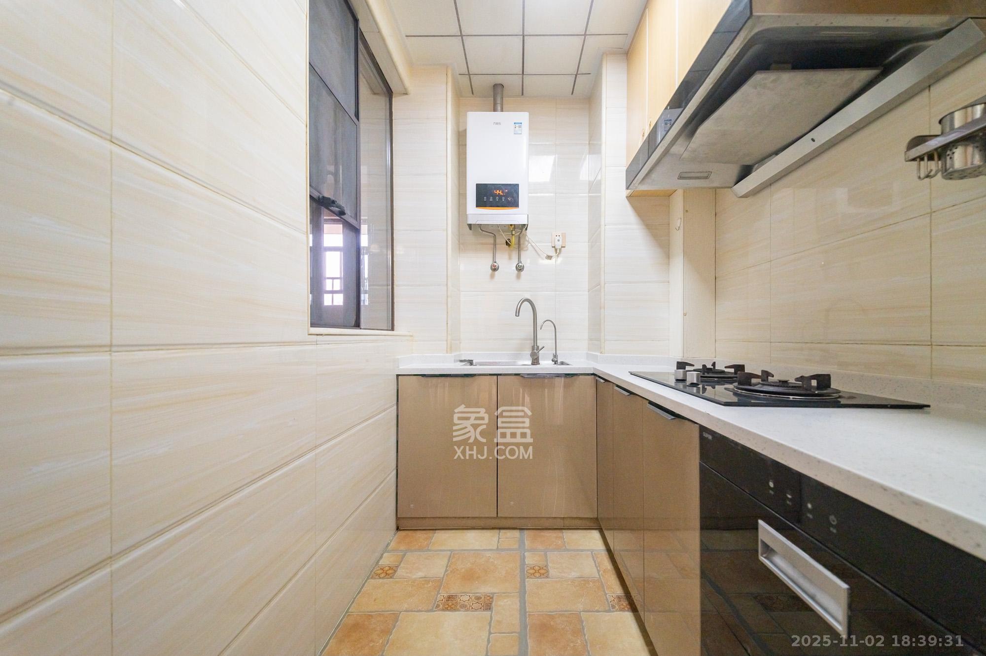 华润置地广场二期 3室2厅2卫 83.8万 华润置地广场二期 3室2厅2卫 83.8万厨房