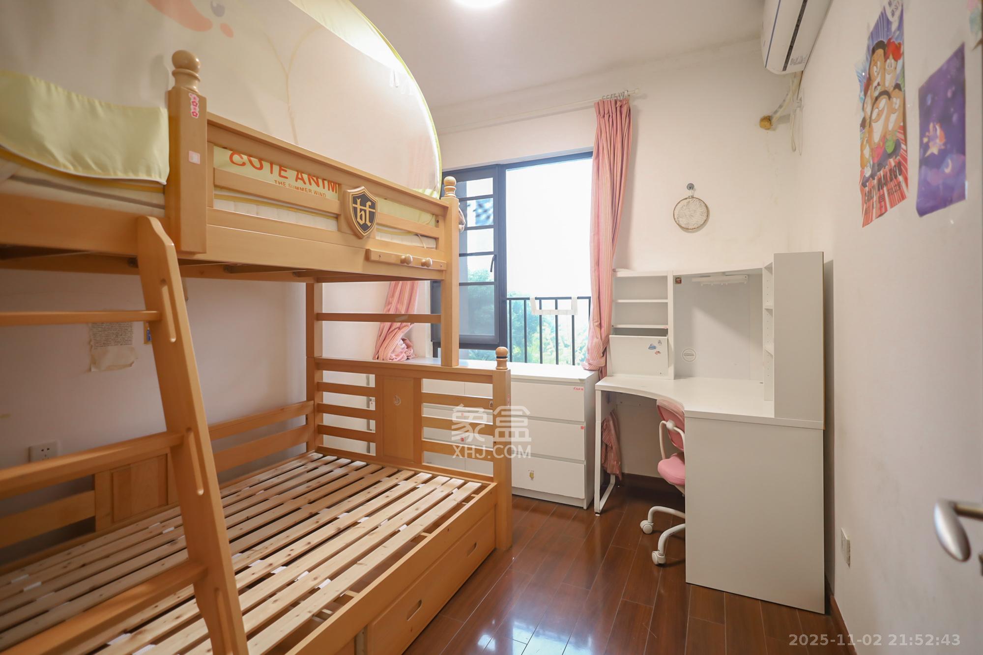 万科里金域国际  4室2厅2卫    235.0万卧室