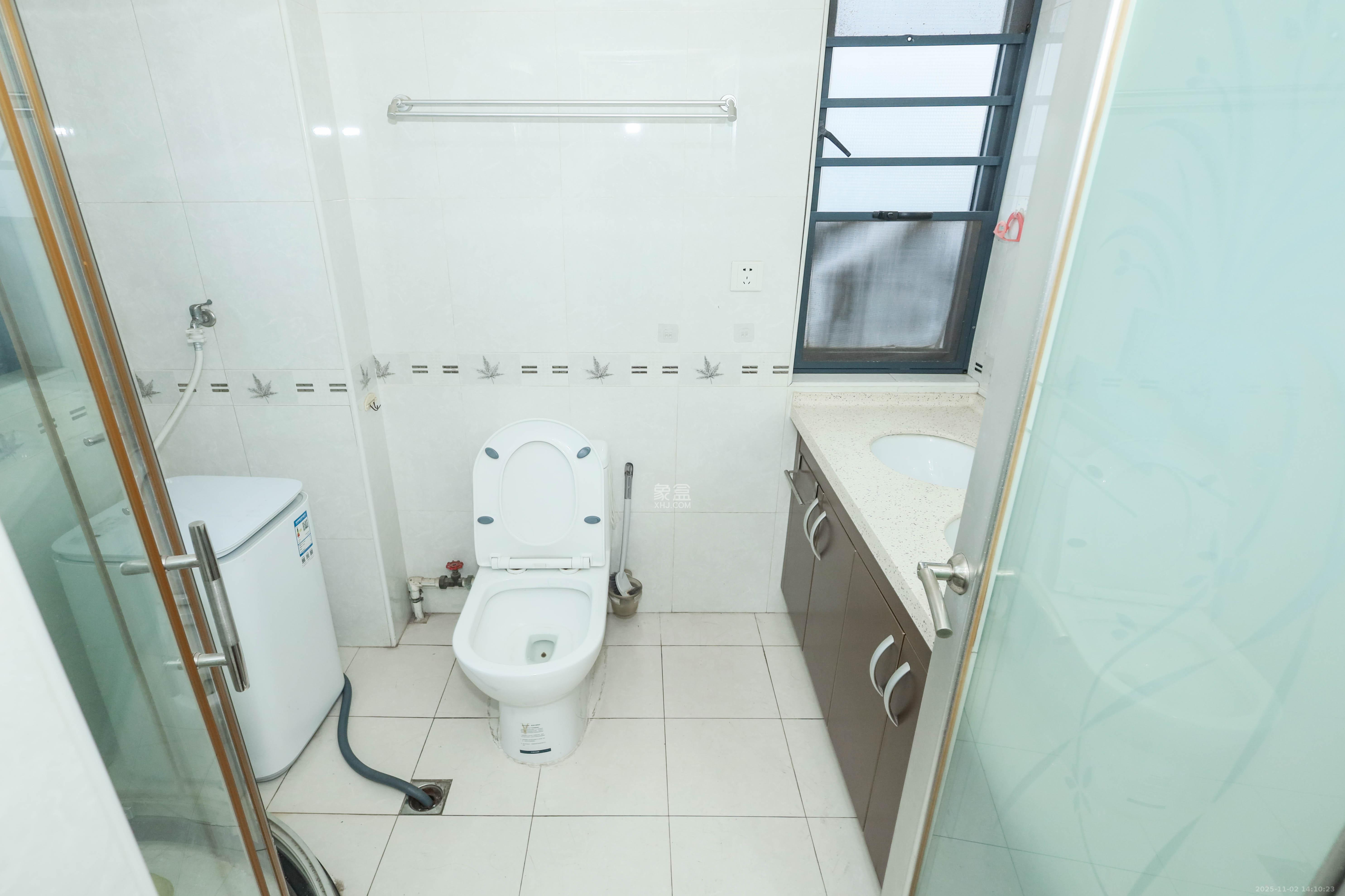 保利麓谷林语A区  4室2厅2卫    120.0万 保利麓谷林语A区  4室2厅2卫    120.0万卫生间