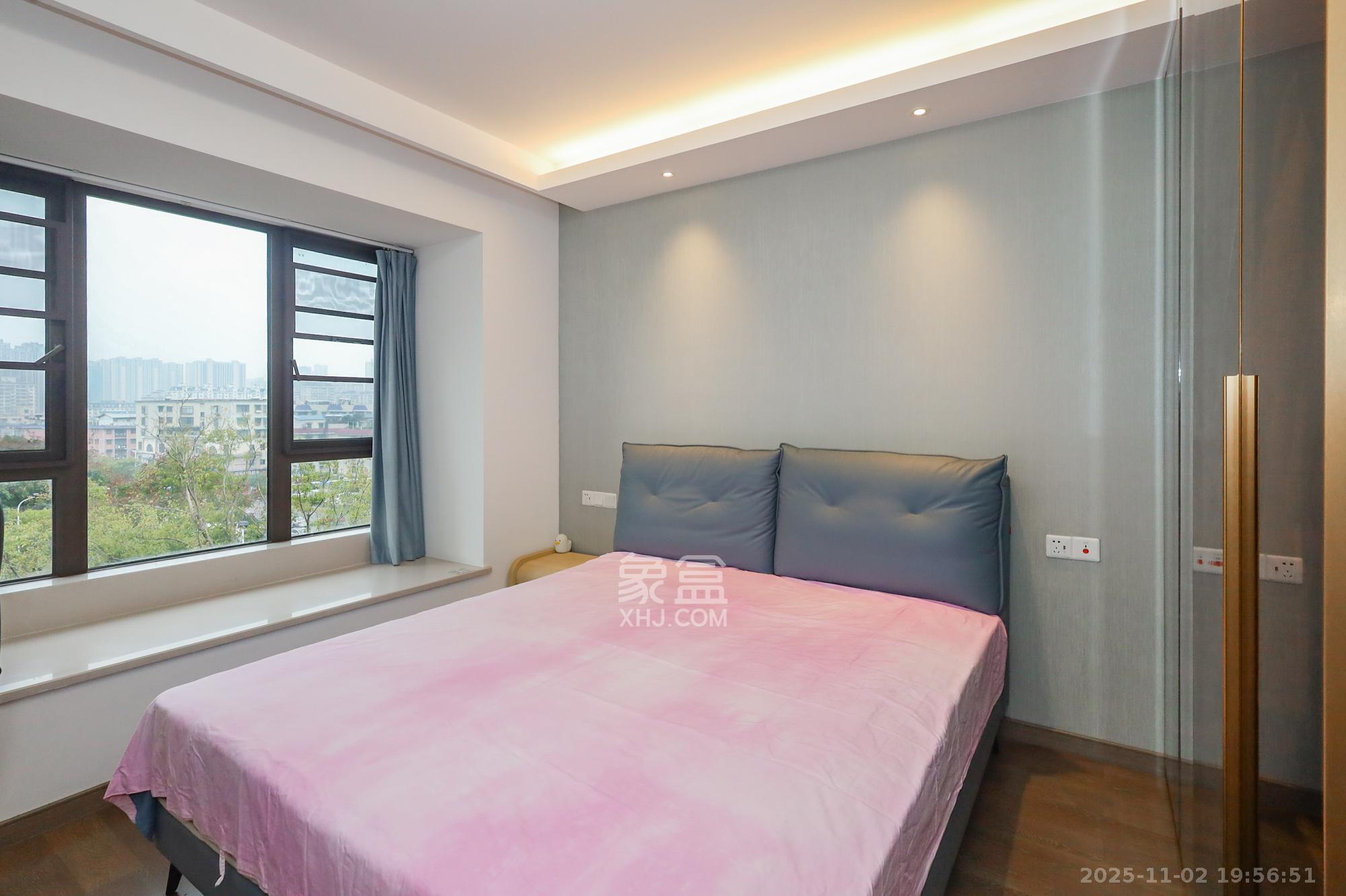 龙湖铂金中心（龙湖春江郦城）  3室2厅2卫    220.0万卧室