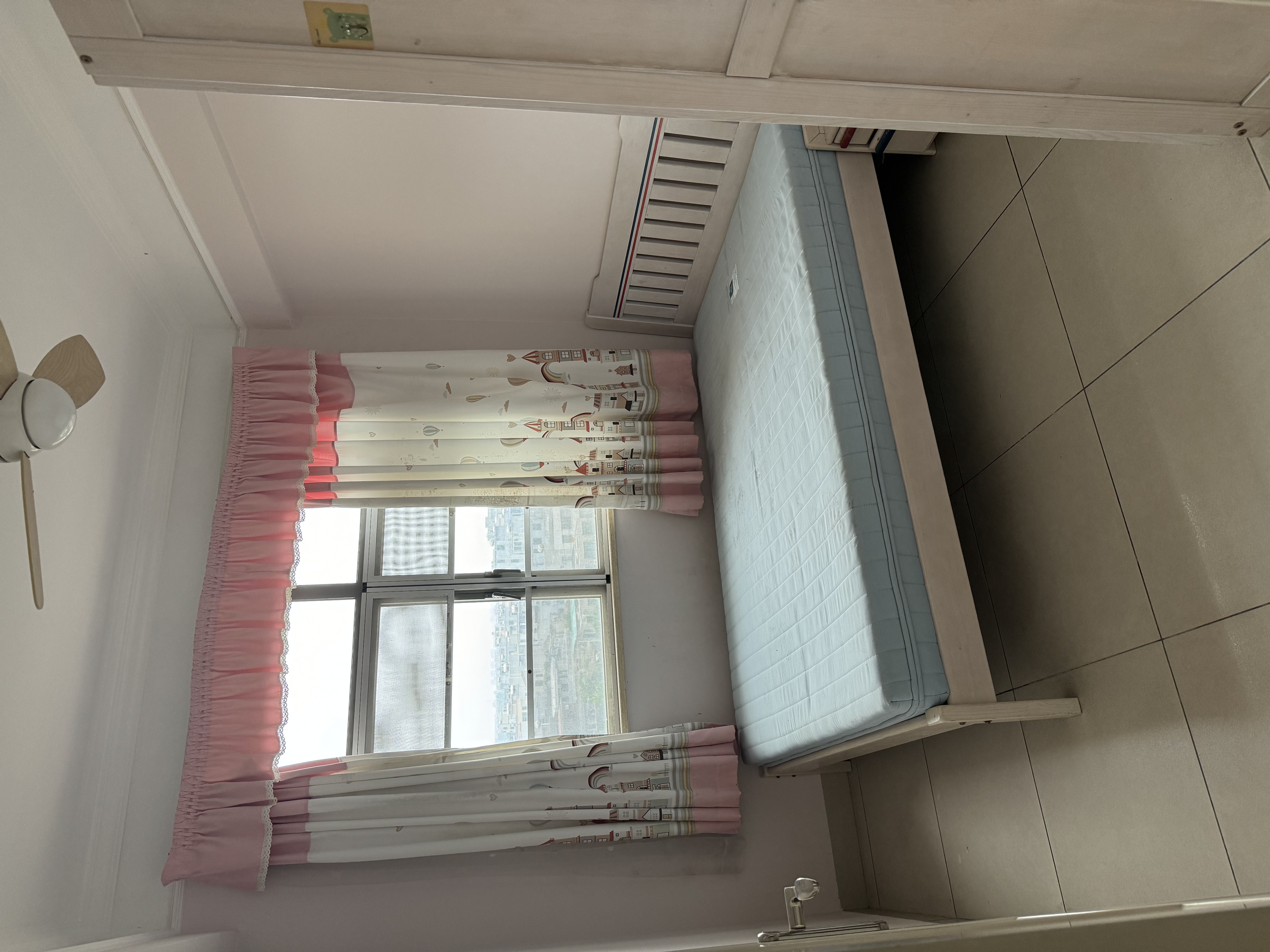 新世界花园二期  2室2厅1卫    99.0万客厅