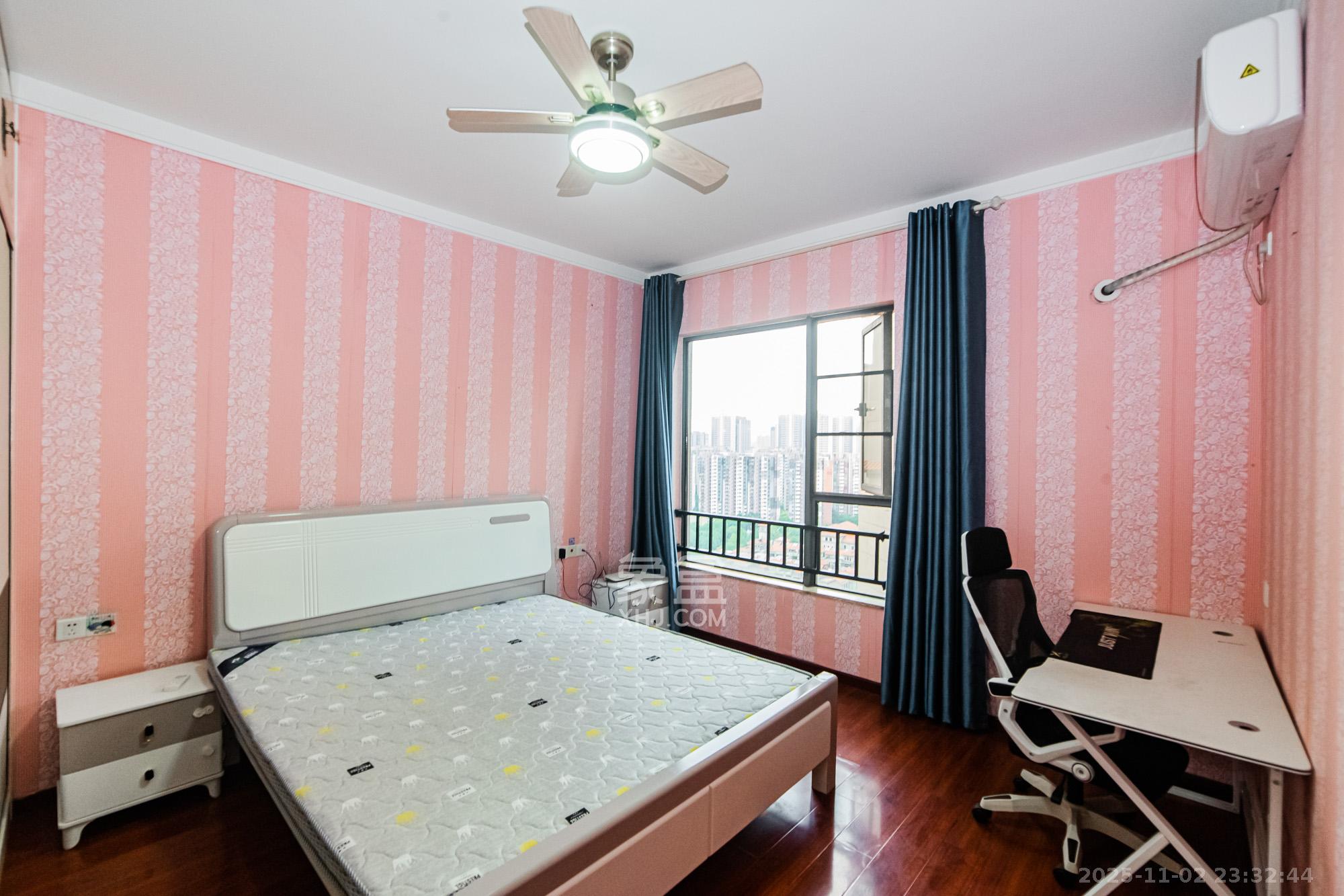 珠江郦城薰衣道  4室2厅2卫    138.0万卧室