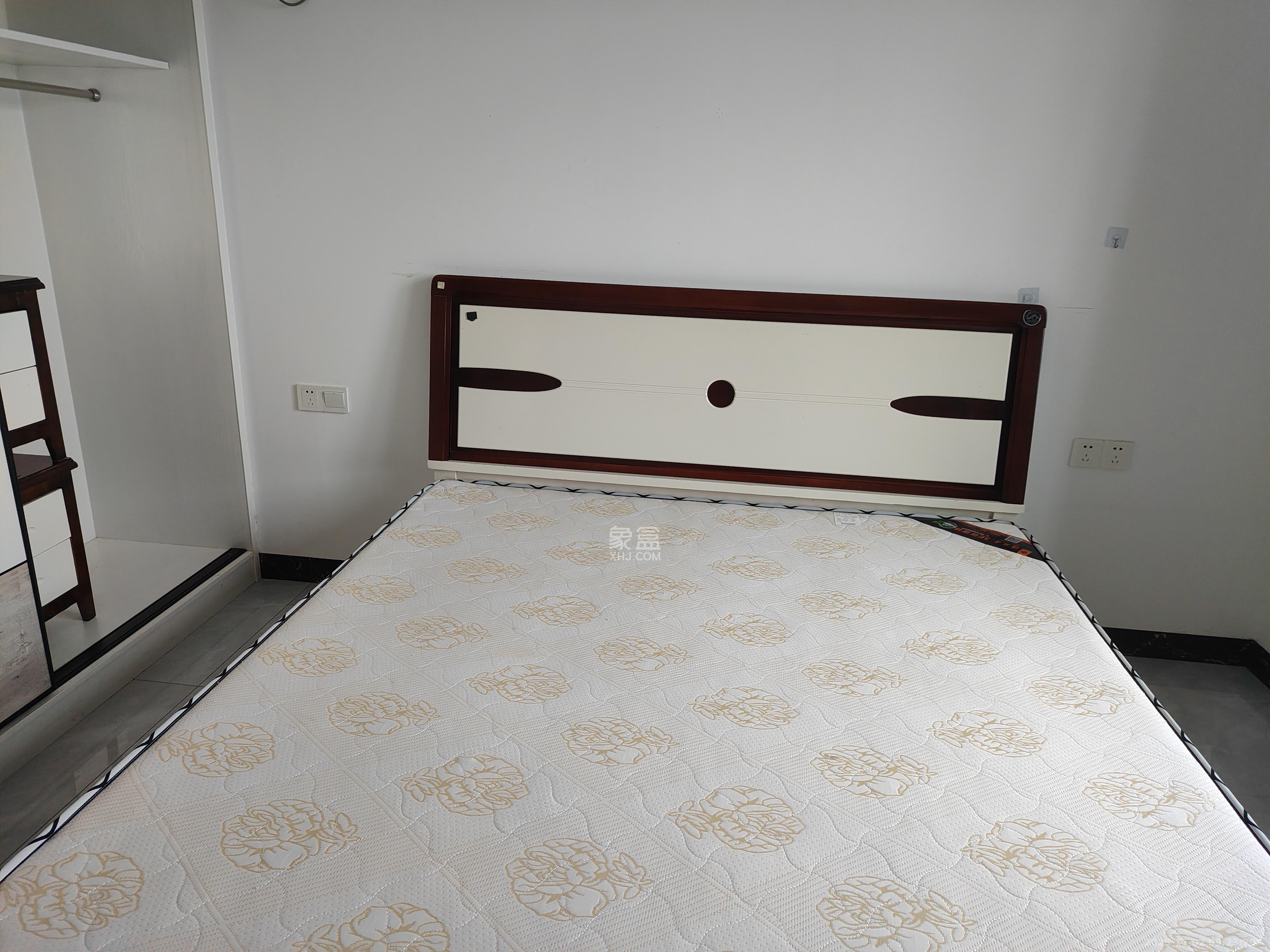 谷山庭院二期  3室2厅1卫    1900.0元/月室内图