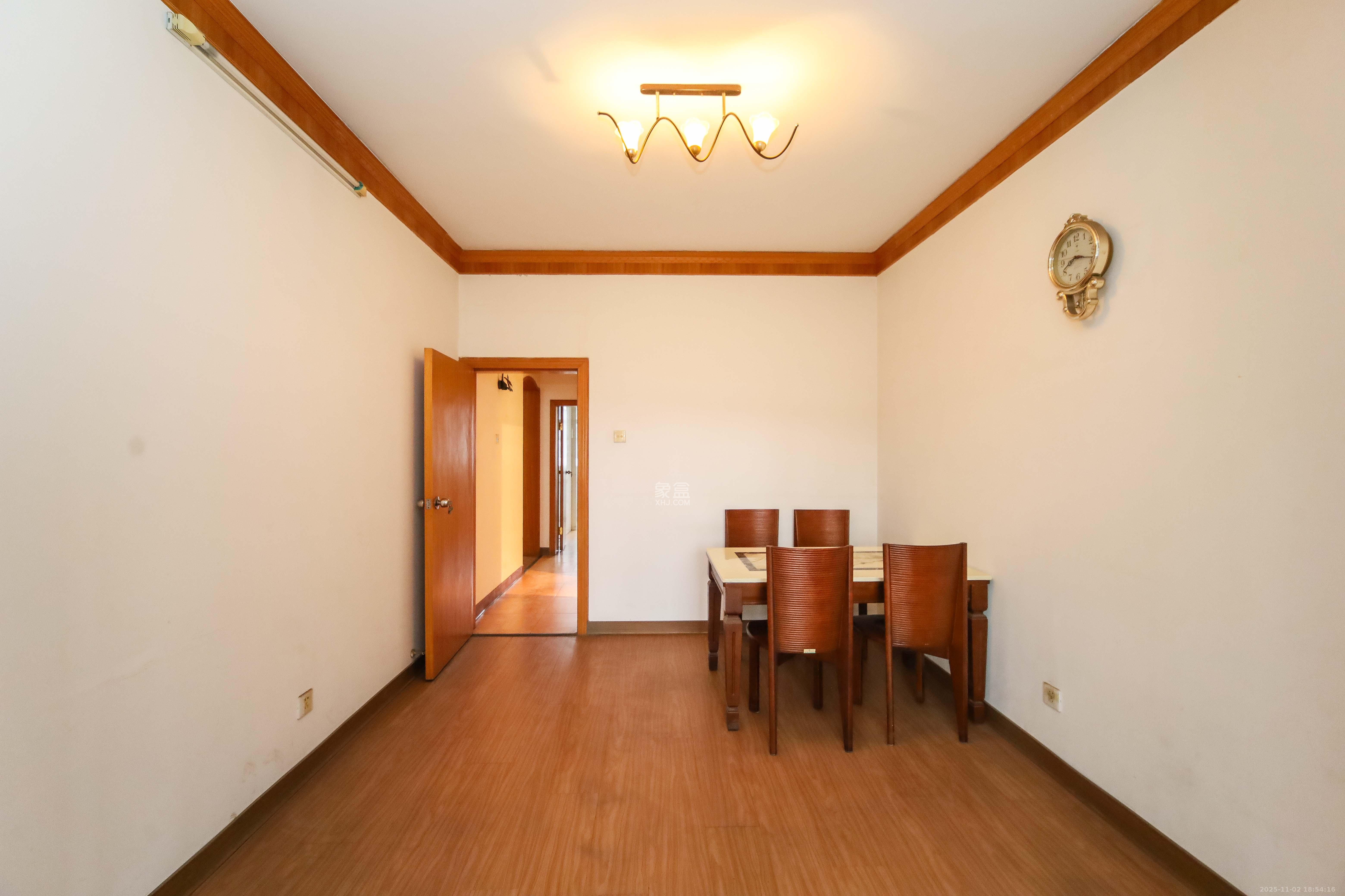 军队星火离退休干部休养所  3室2厅1卫    68.0万 军队星火离退休干部休养所  3室2厅1卫    68.0万卧室