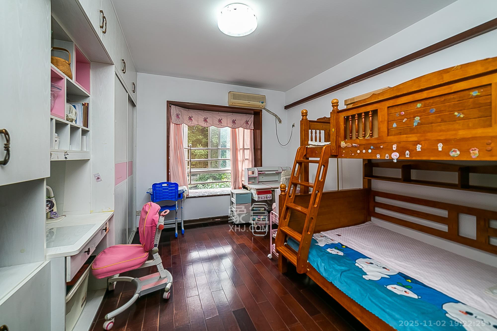 华银园  3室2厅2卫    103.0万卧室