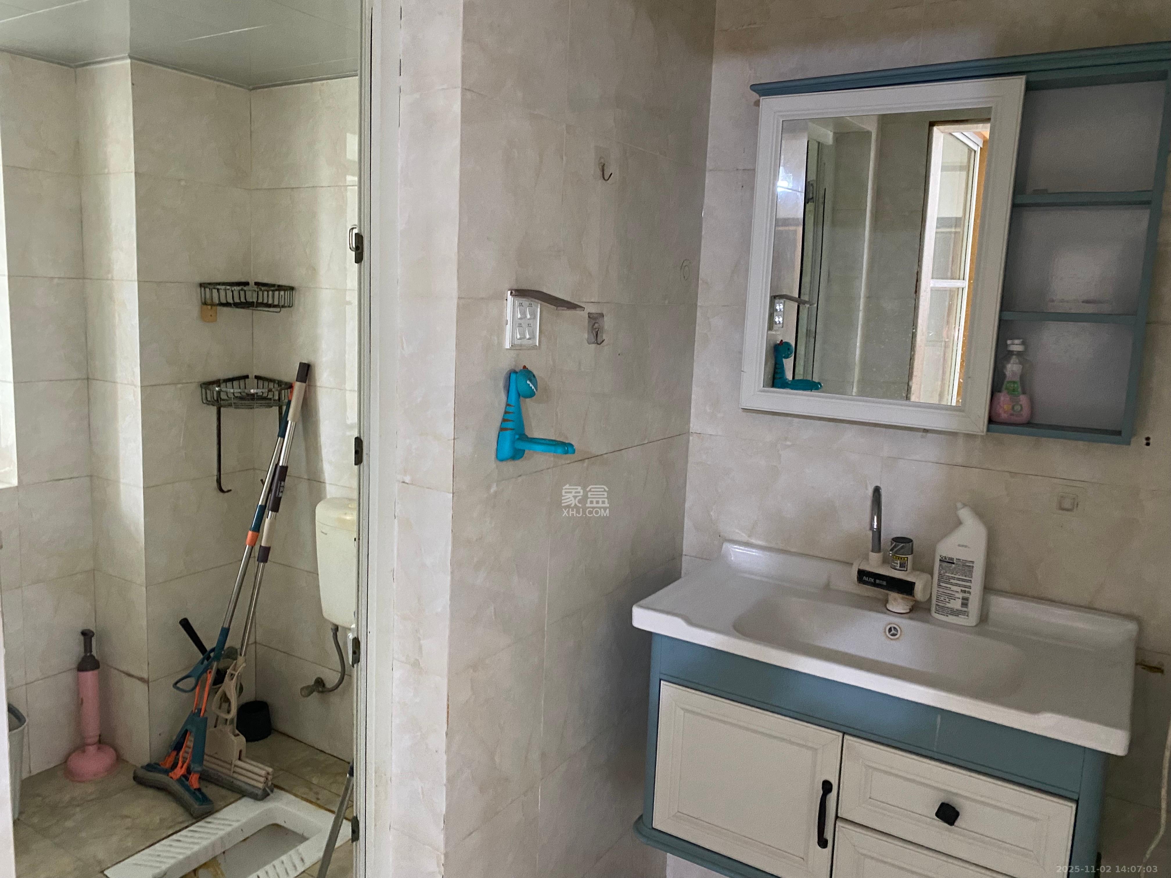 滨江金座  1室2厅1卫    3300.0元/月室内图