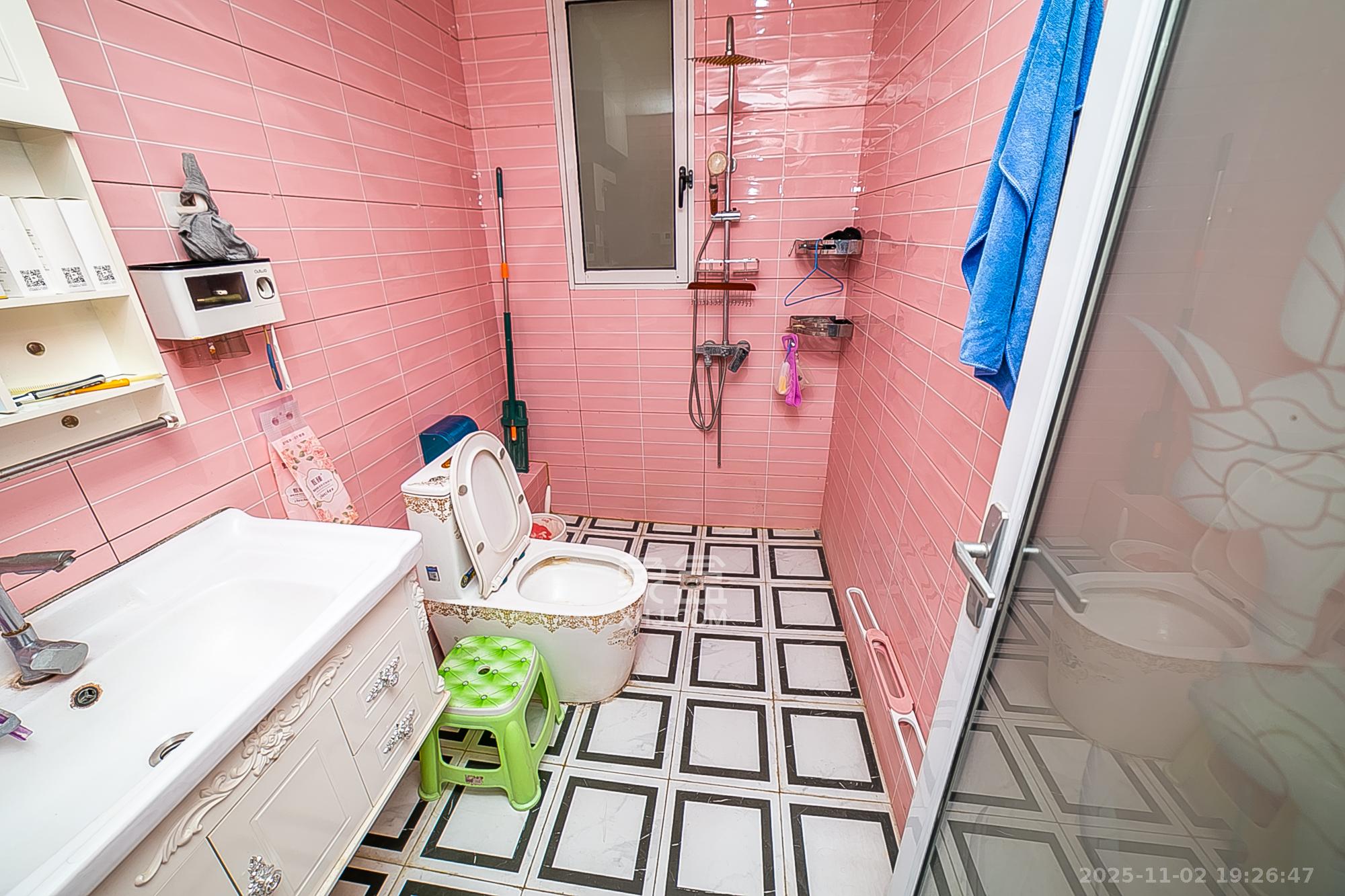 湘江锦绣 3室2厅2卫 118.0万 湘江锦绣 3室2厅2卫 118.0万卫生间