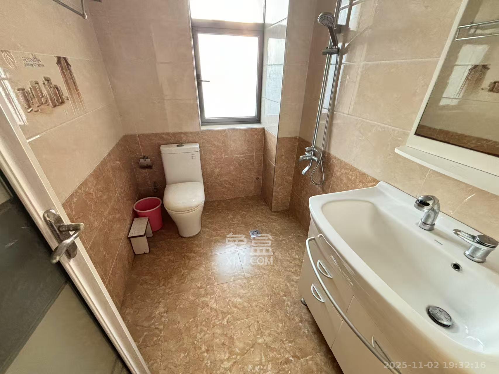 中房瑞致国际  3室2厅2卫    2800.0元/月室内图