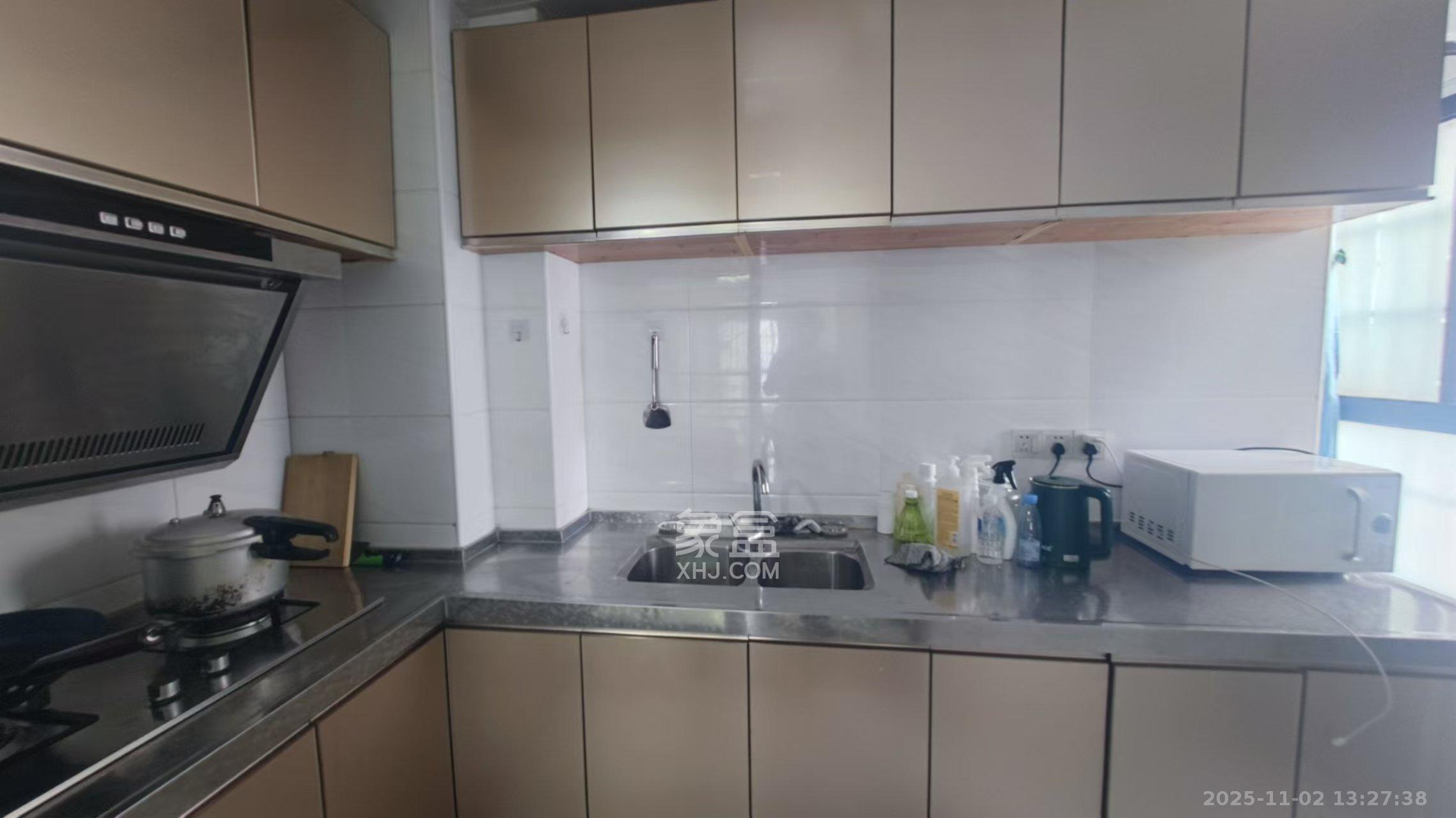 天麓尚层  2室2厅1卫    1800.0元/月室内图