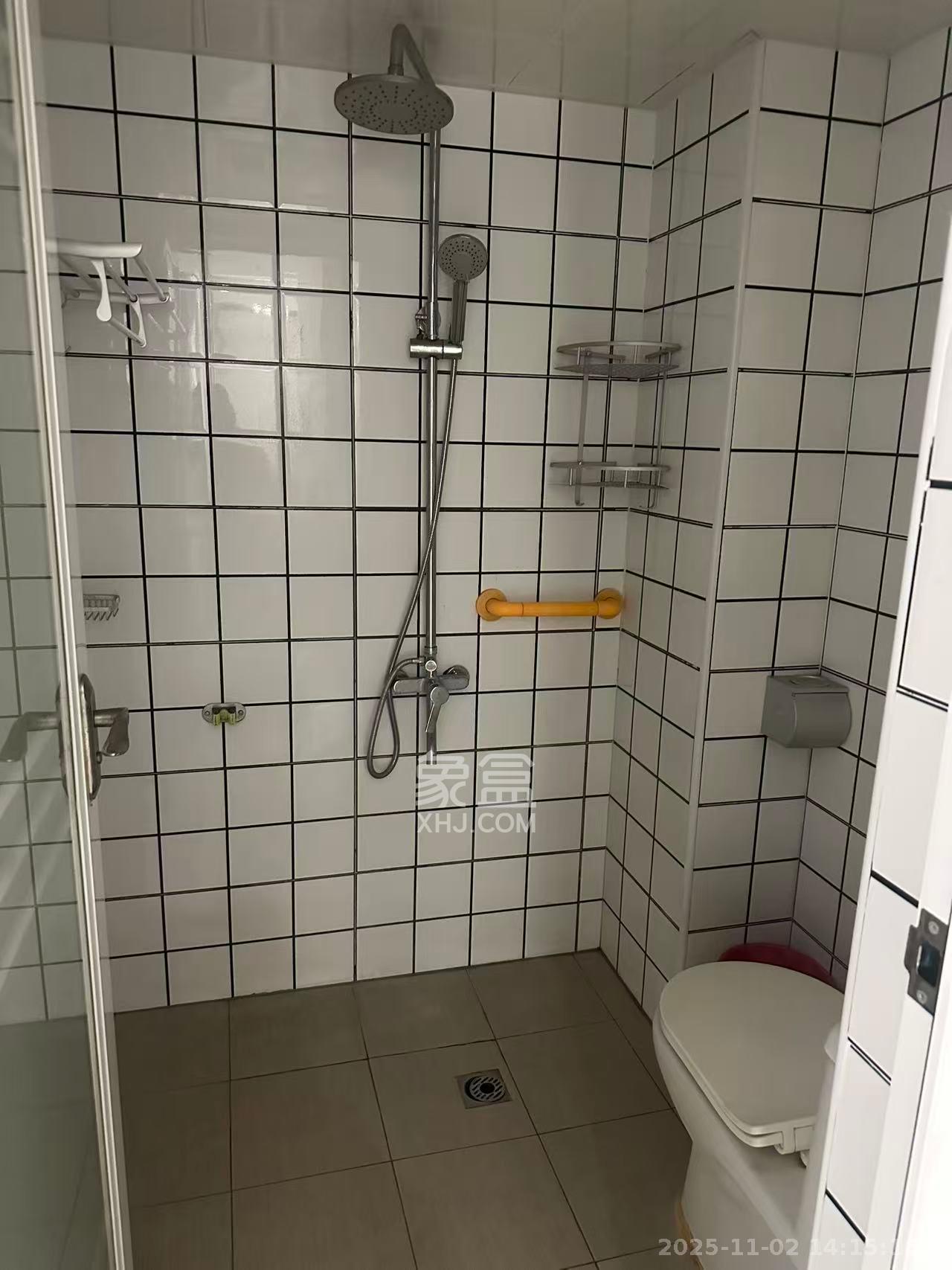 绿地之窗  2室1厅1卫    2000.0元/月室内图