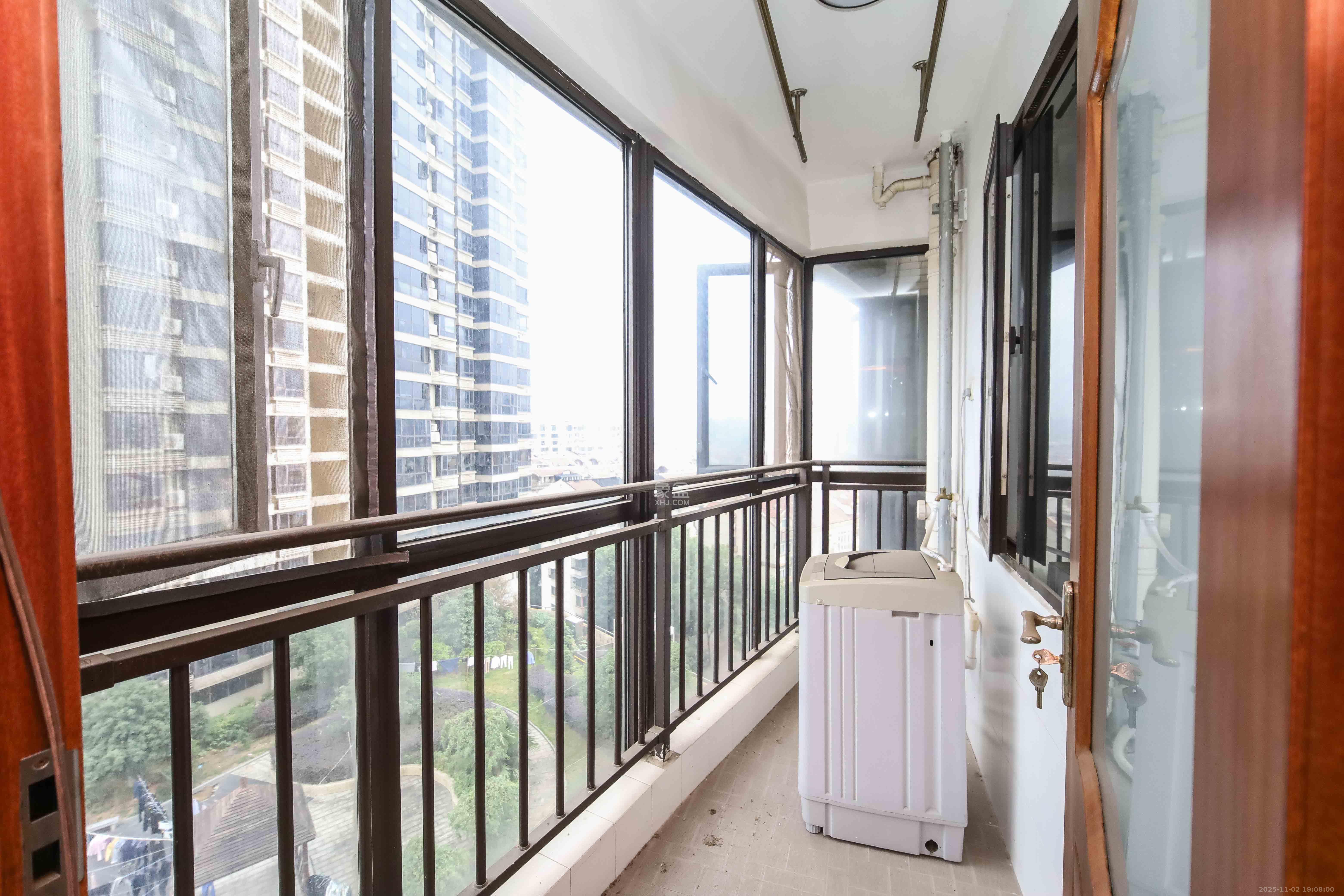 上东辛顿公寓  2室2厅1卫    61.0万阳台